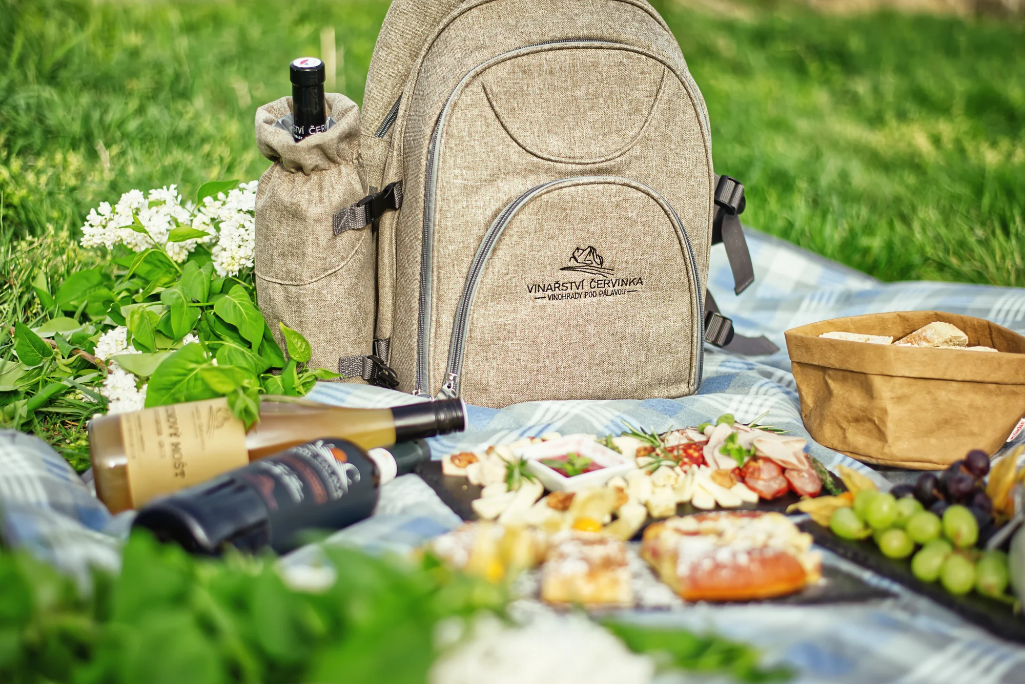Piknik ve vinici pro 2 osoby: piknikový set s vínem, frizzante i občerstvením