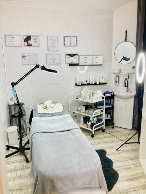 Péče o pleť a relax v jednom: ošetření vč. kosmetických masáží, speciální masky a ultrazvukové špachtle