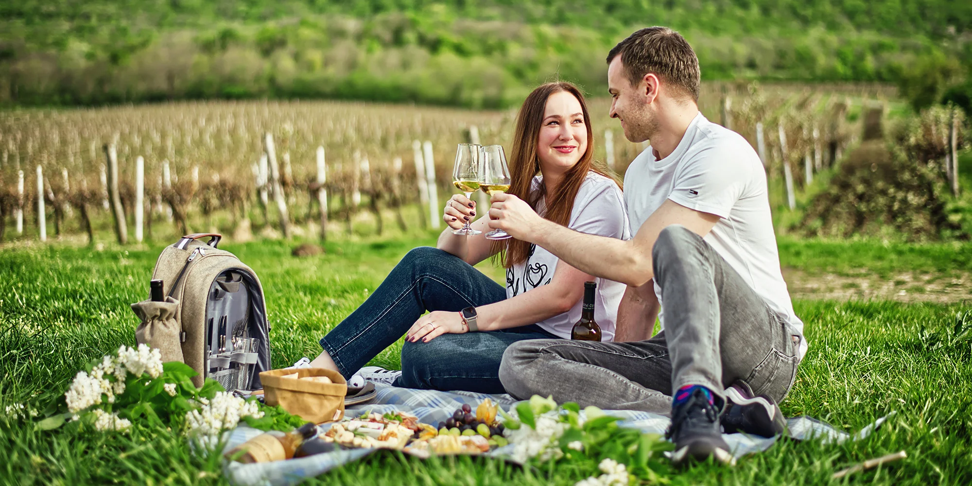 Piknik ve vinici pro 2 osoby: piknikový set s vínem, frizzante i občerstvením