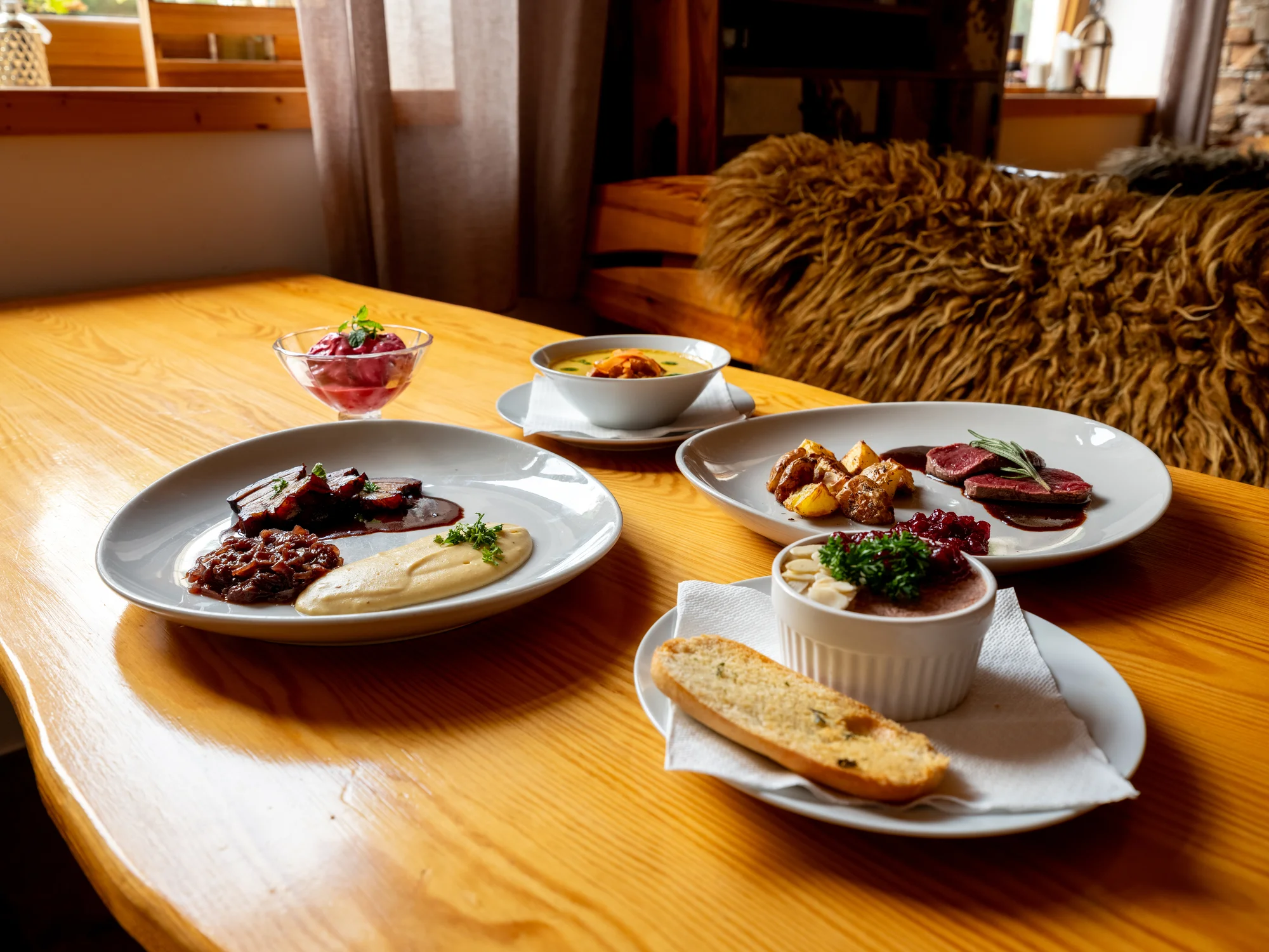 Romantický den pro dva: 5chodové menu, 2 hod. v privátním wellness i masáž