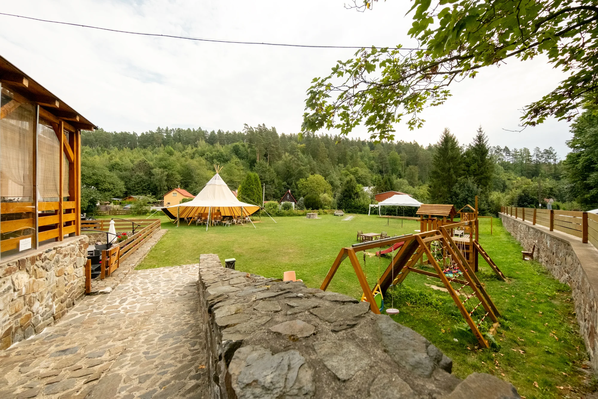 Romantický den pro dva: 5chodové menu, 2 hod. v privátním wellness i masáž