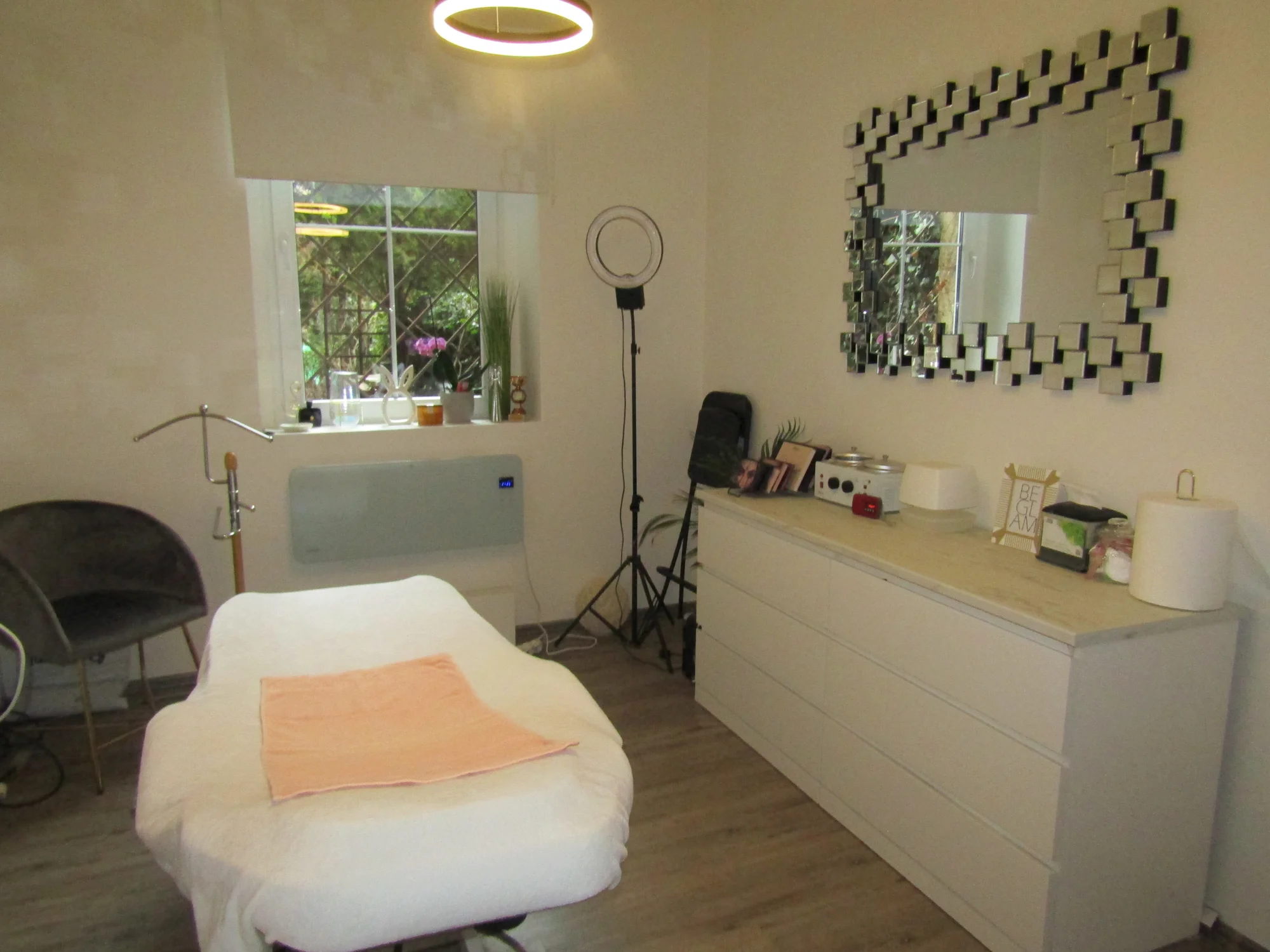 2 hod. zdravotní masáže zad a šíje s kombinací technik pro 1 osobu