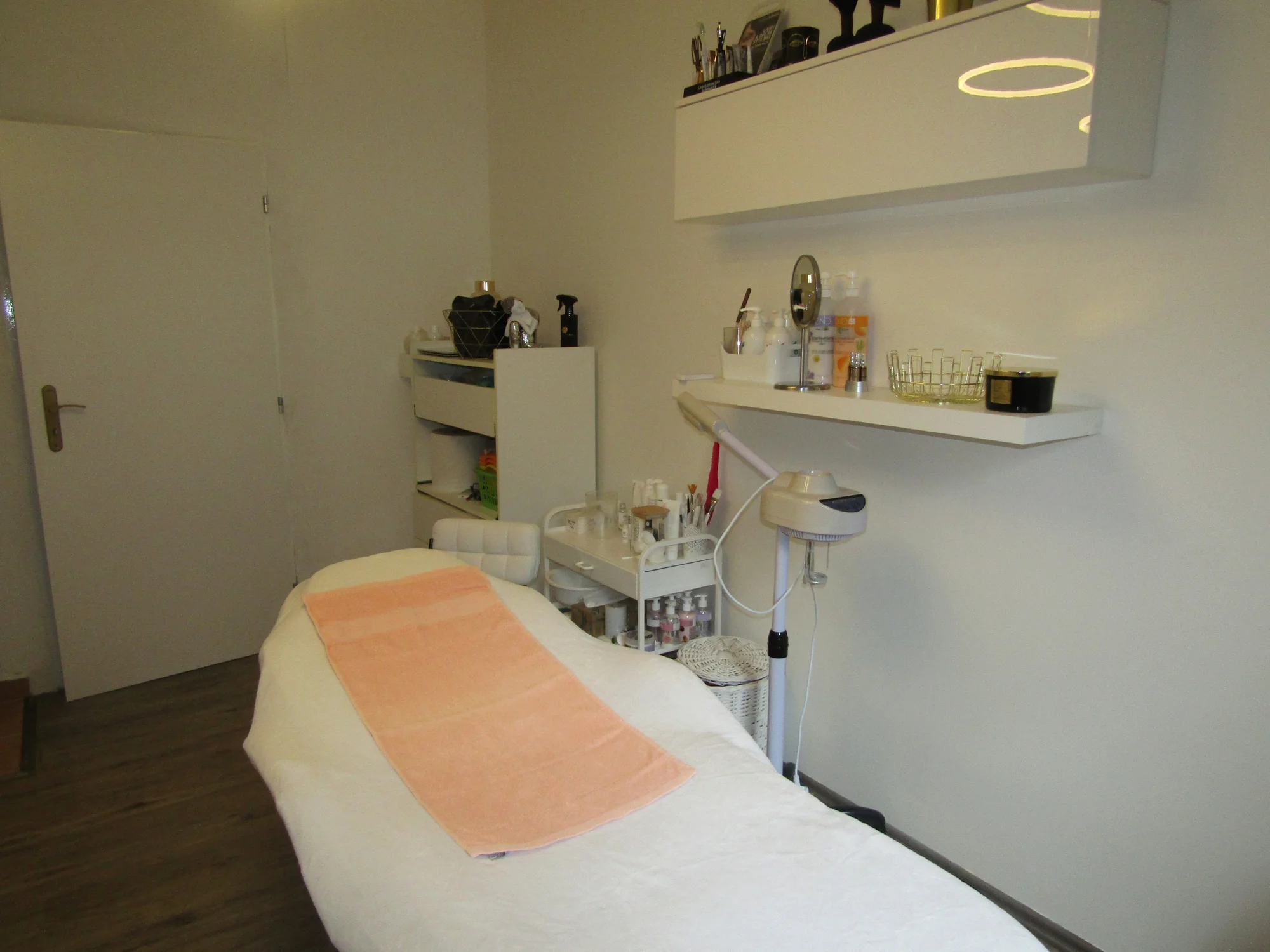 2 hod. zdravotní masáže zad a šíje s kombinací technik pro 1 osobu