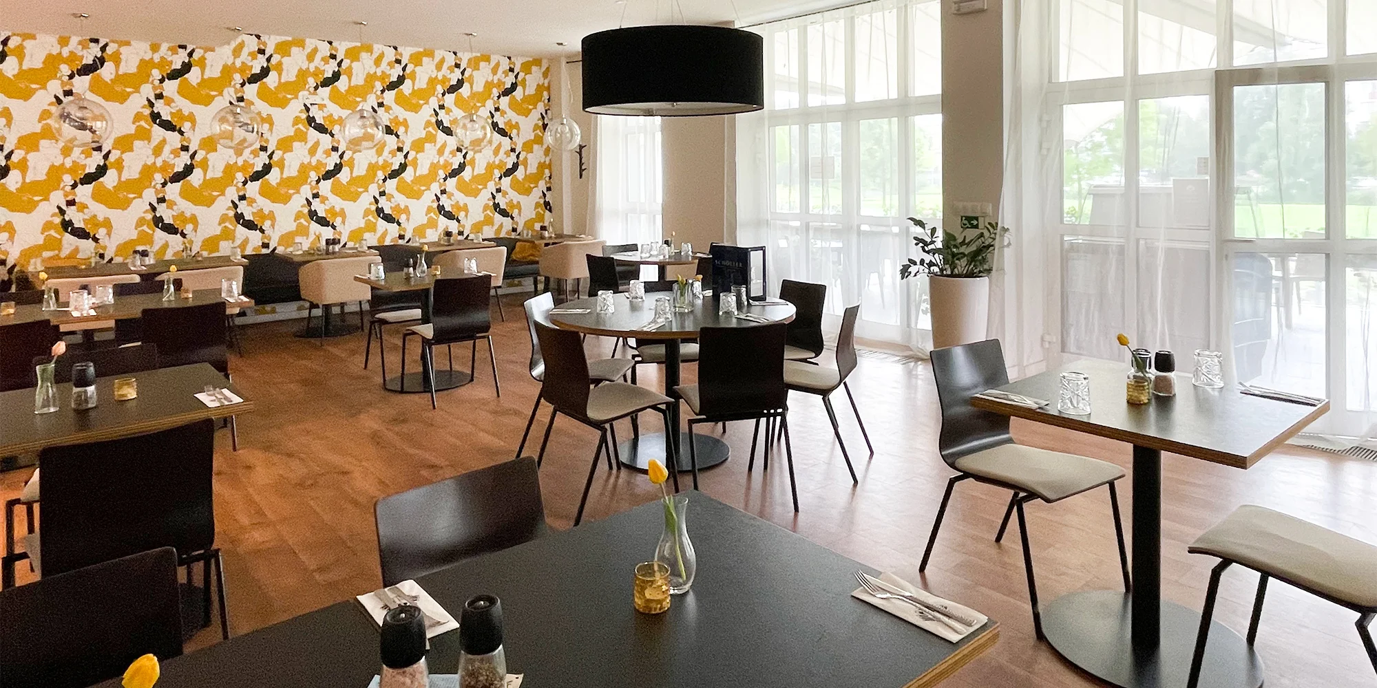 Benátky nad Jizerou: hotel nedaleko zámku, snídaně i možnost tříchodové večeře