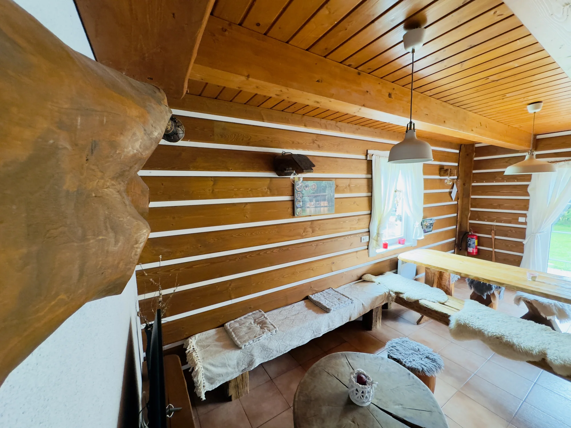 Wellness relax na Třeboňsku: roubenka se saunou, vířivkou i koupacím sudem