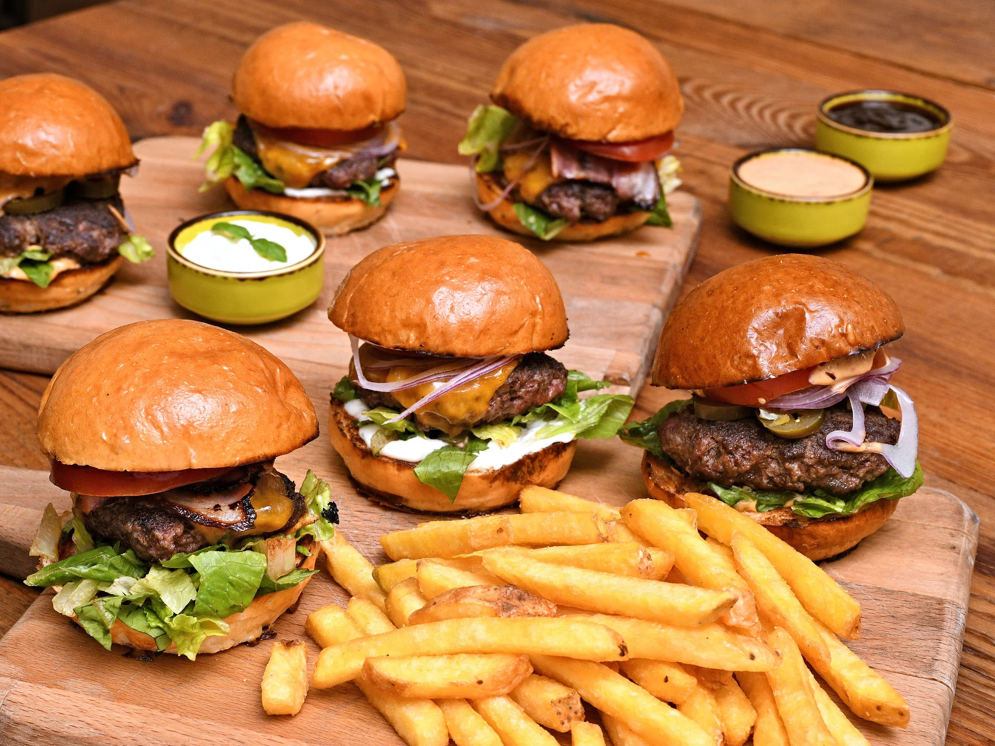 Degustační set miniburgerů s hranolky i s lahví prosecca pro 1–4 osoby
