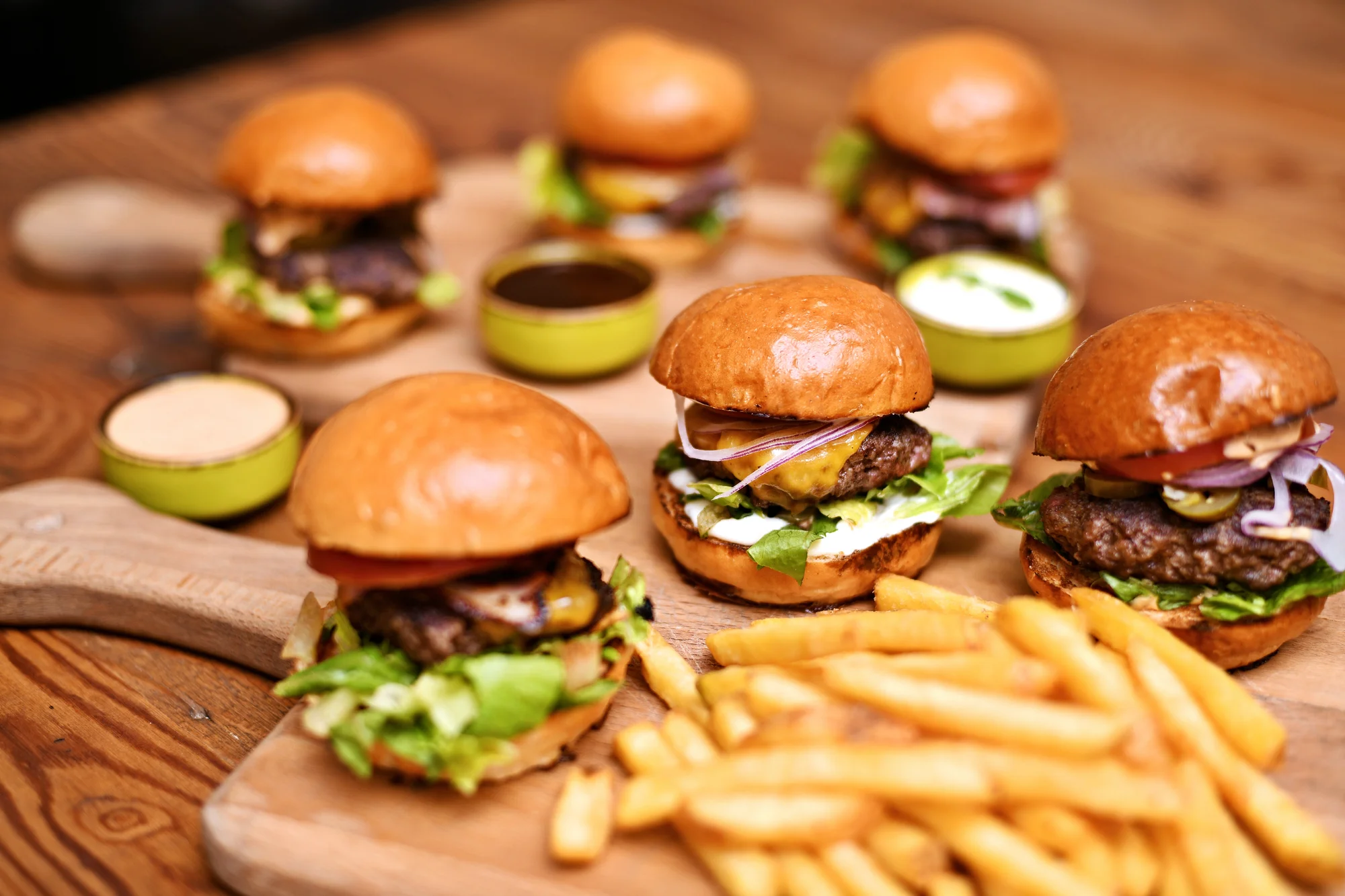 Degustační set miniburgerů s hranolky i s lahví prosecca pro 1–4 osoby