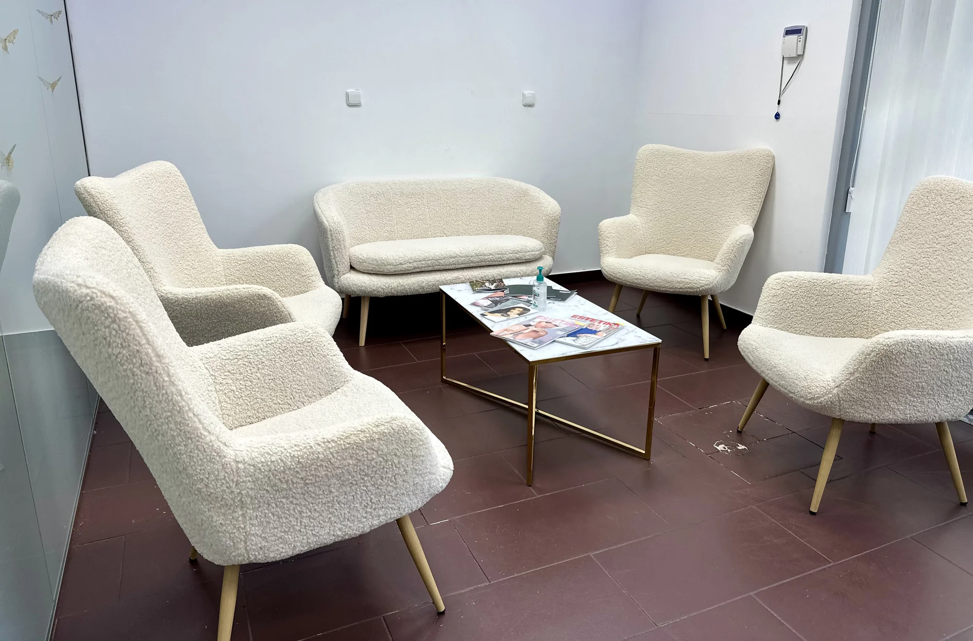 Dokonale upravené řasy a obočí bez práce: barvení, úprava tvaru či laminace