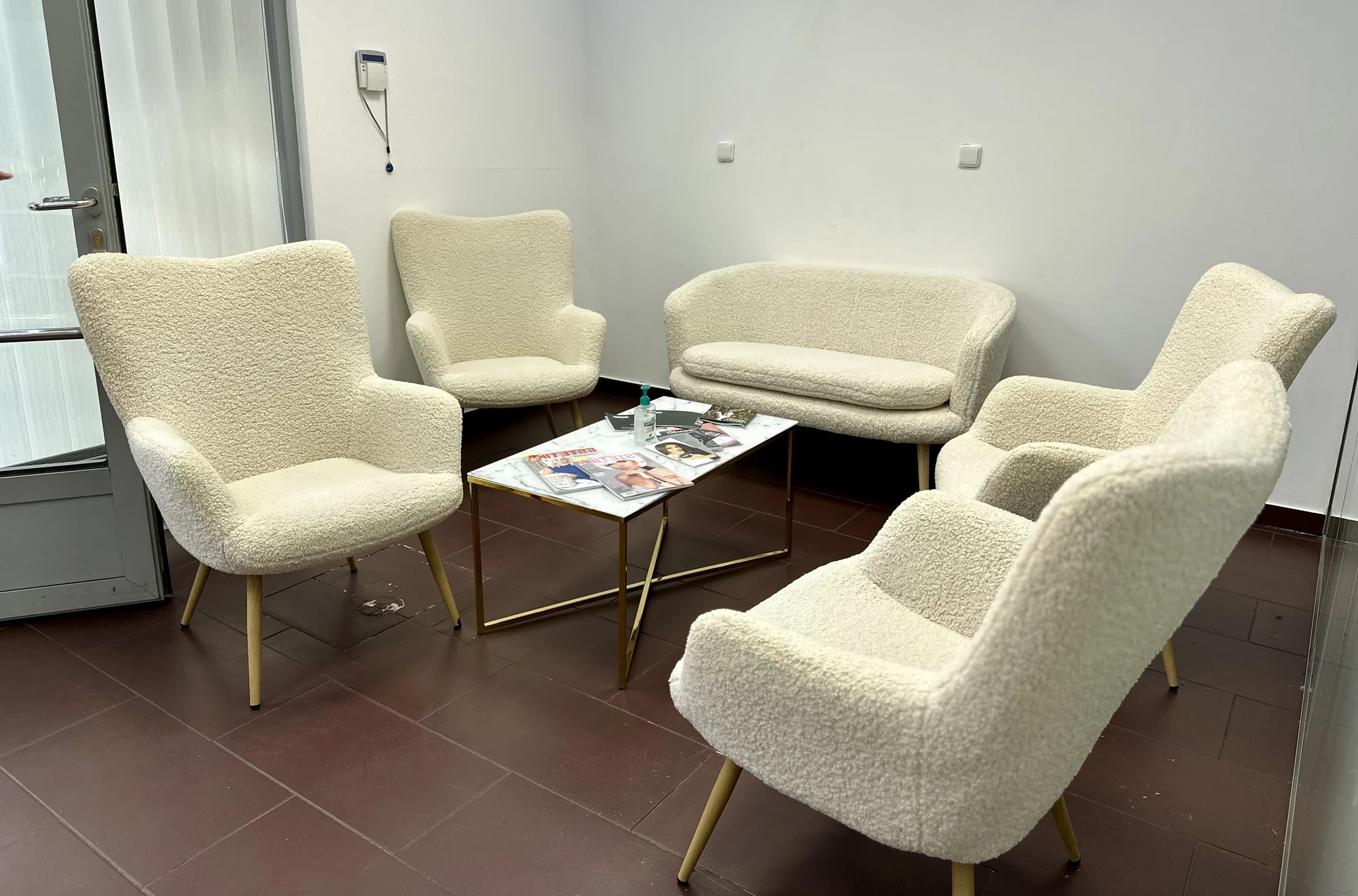 Dokonale upravené řasy a obočí bez práce: barvení, úprava tvaru či laminace