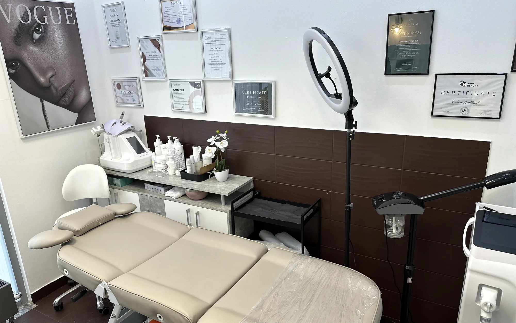 Dokonale upravené řasy a obočí bez práce: barvení, úprava tvaru či laminace