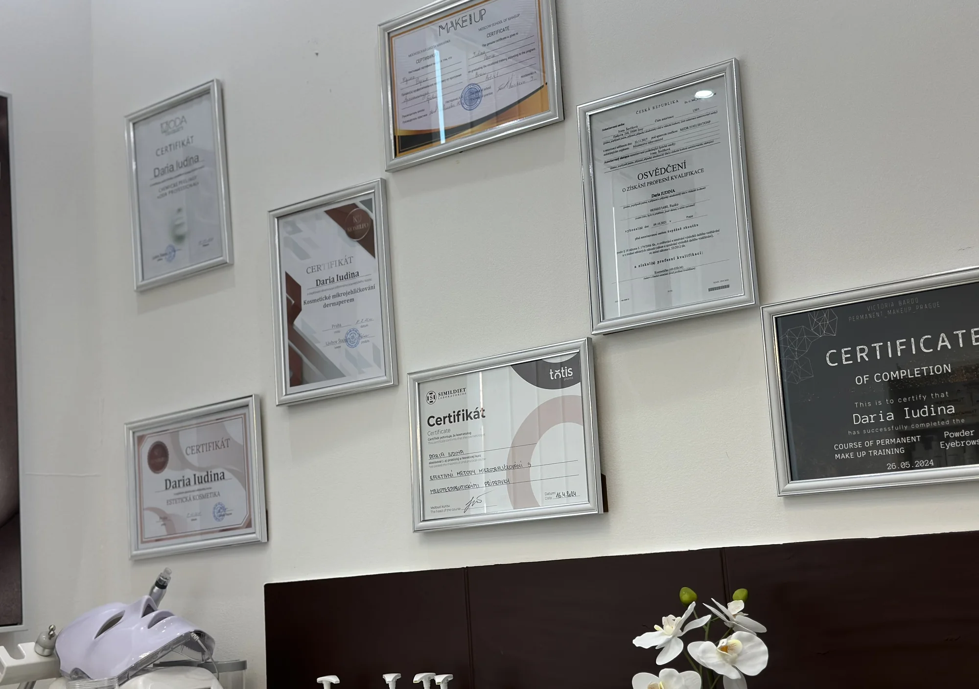 Dokonale upravené řasy a obočí bez práce: barvení, úprava tvaru či laminace