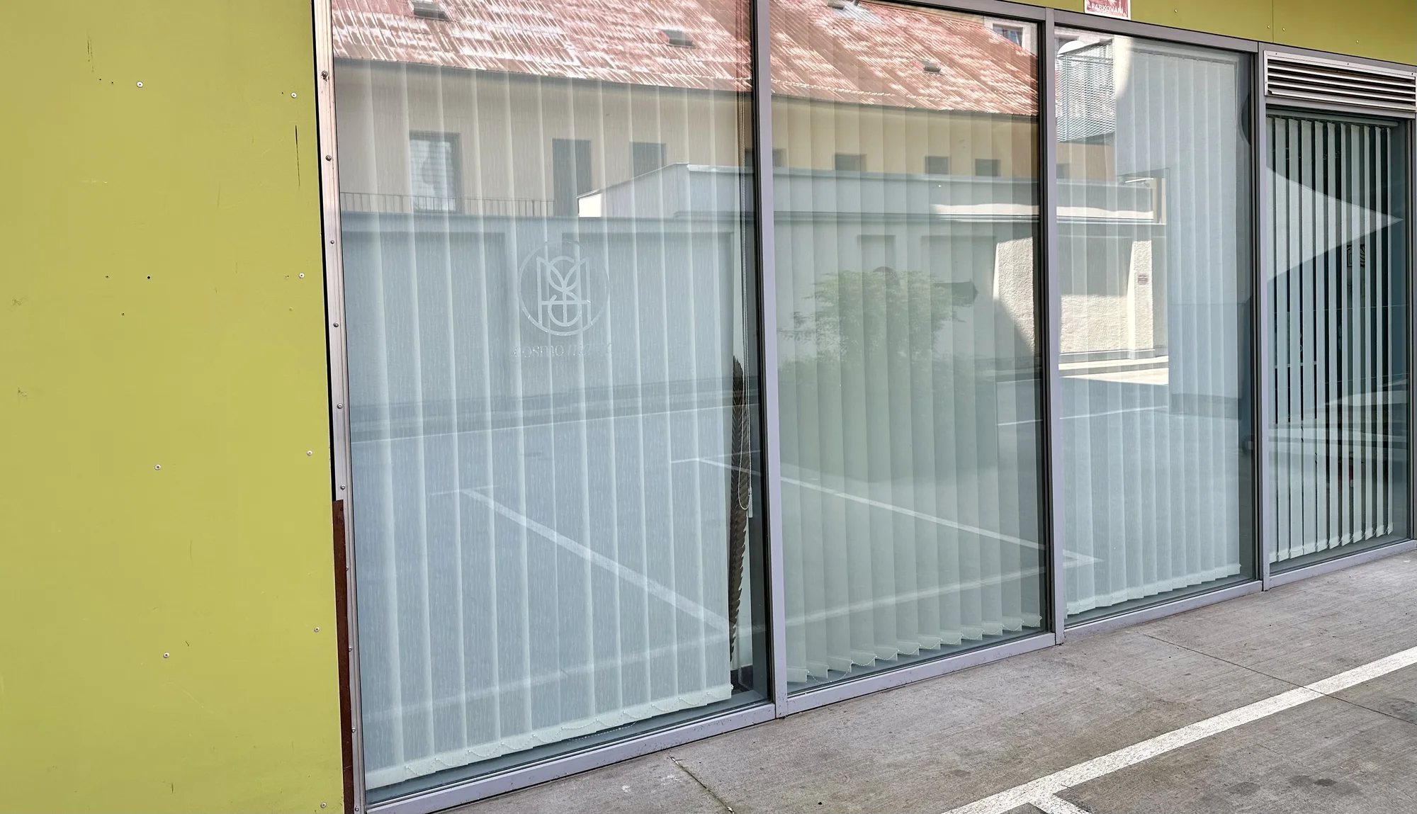 Dokonale upravené řasy a obočí bez práce: barvení, úprava tvaru či laminace