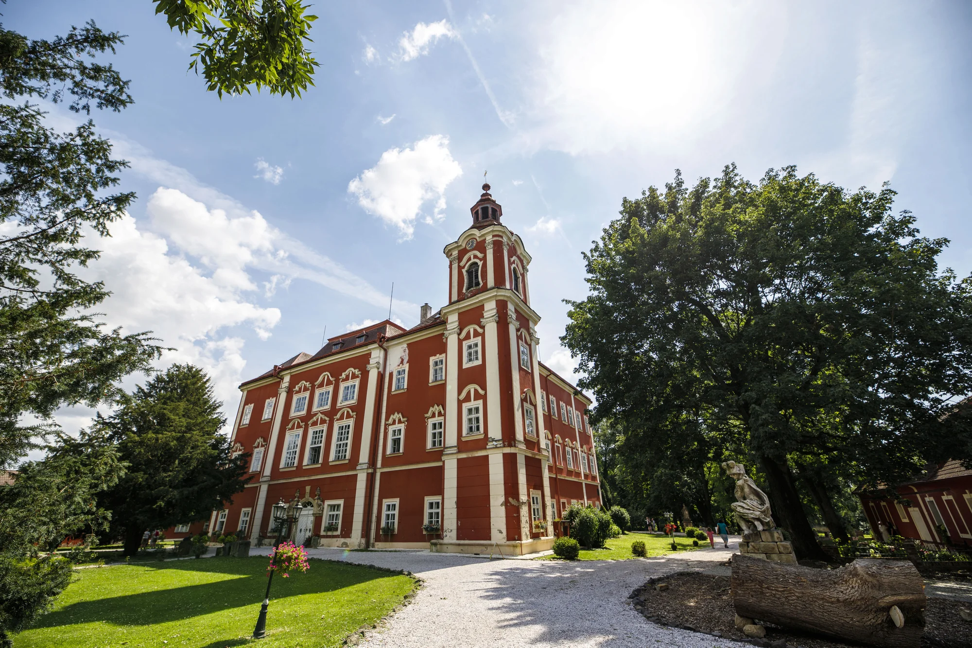 Noc ve středověku: rytířský pokoj, hostina i zábavný dobový program