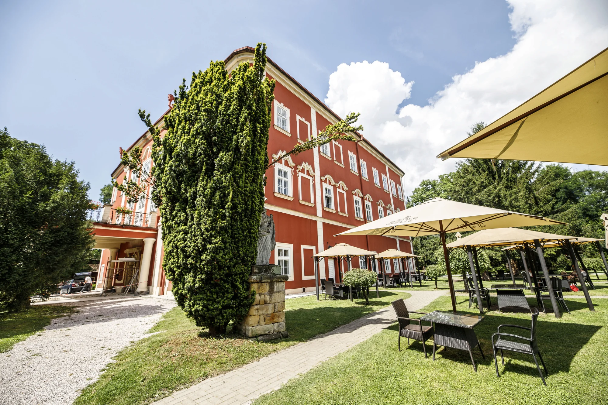 Noc ve středověku: rytířský pokoj, hostina i zábavný dobový program