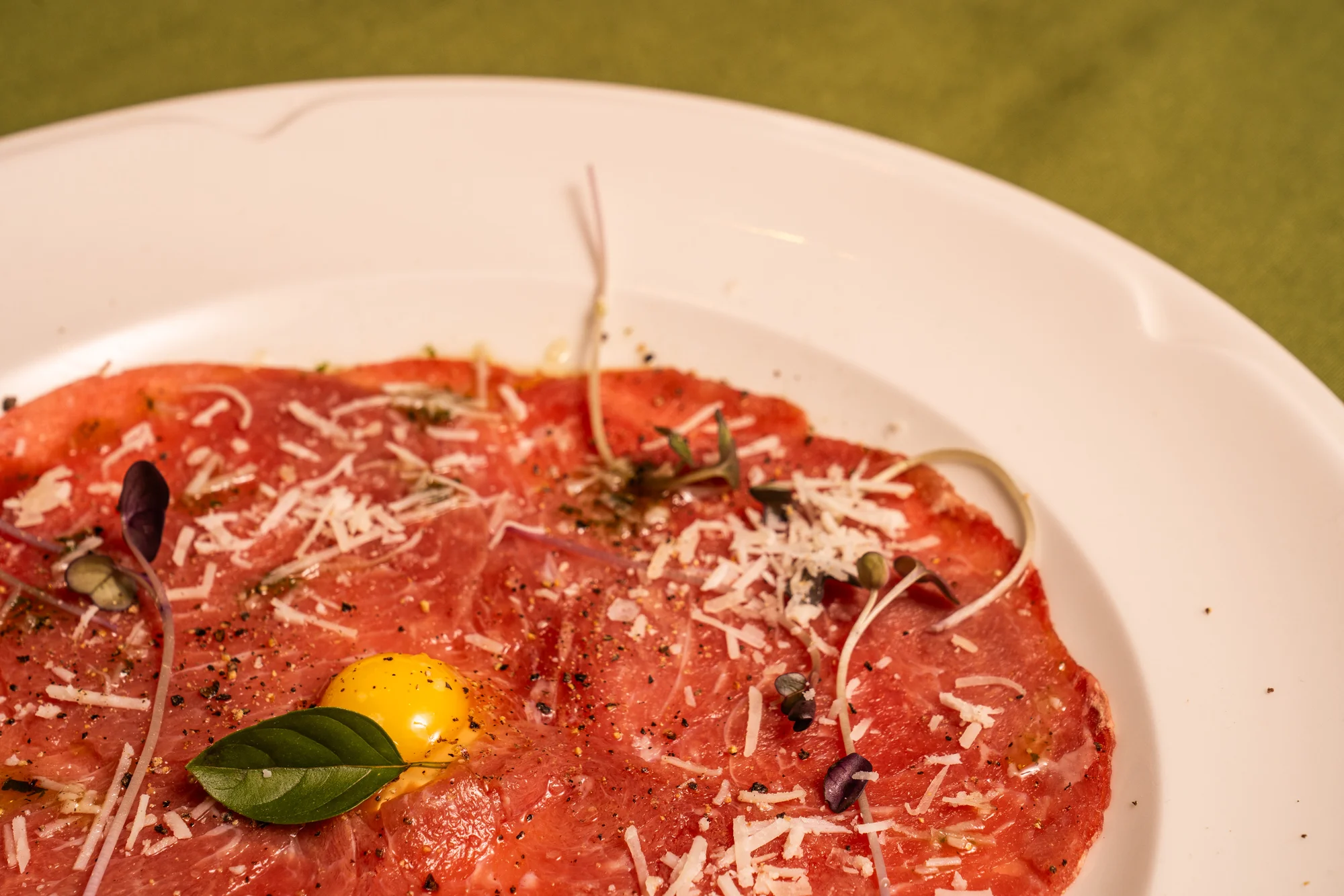 Luxusní 4chod. italské menu pro dva: hovězí carpaccio, medailonky i sklenka vína