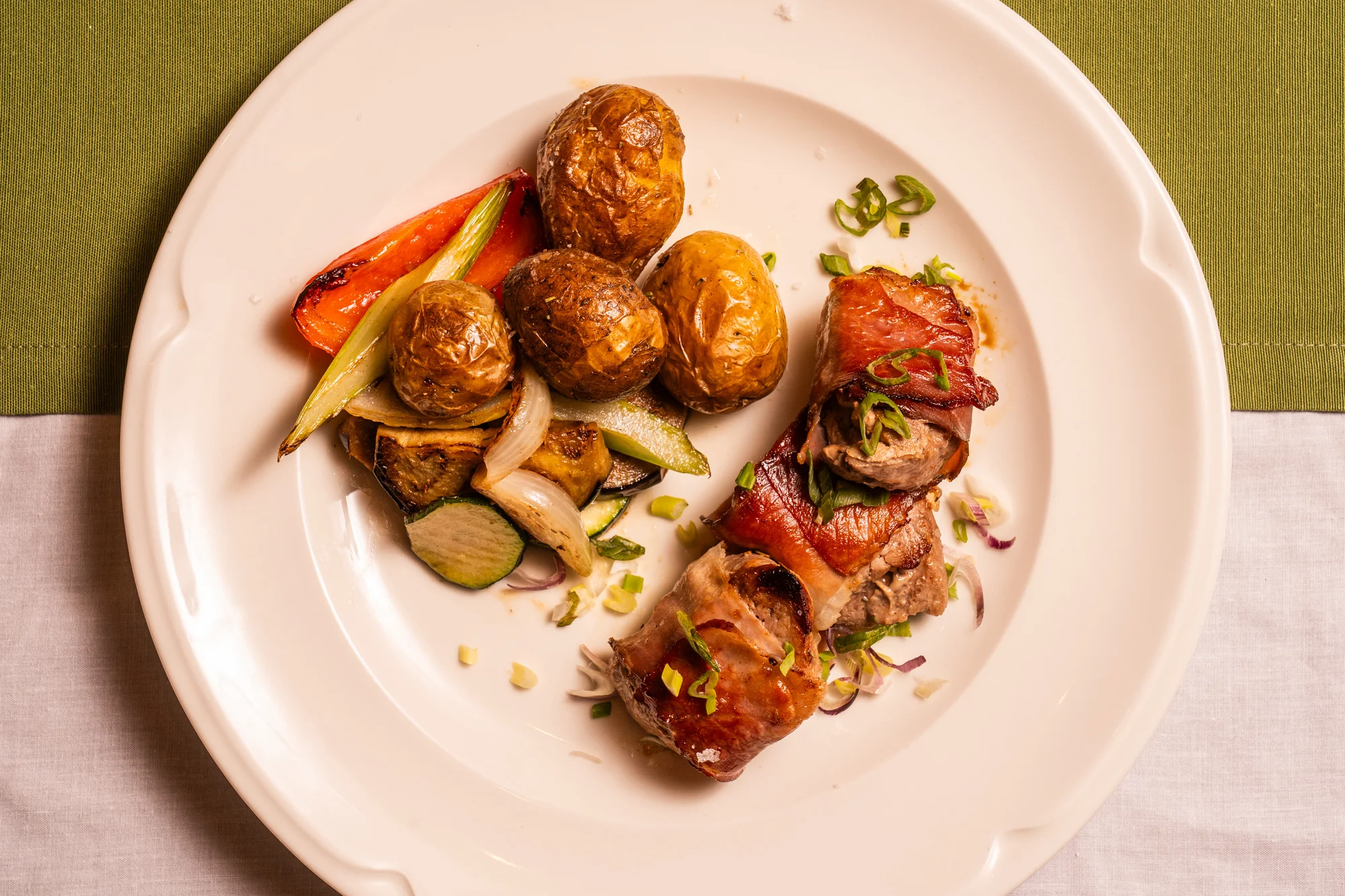 Luxusní 4chod. italské menu pro dva: hovězí carpaccio, medailonky i sklenka vína