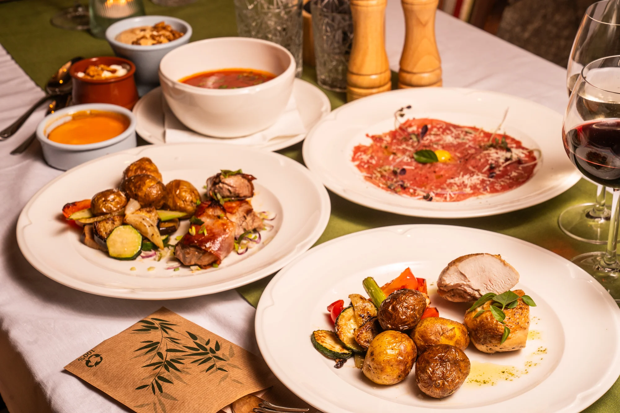 Luxusní 4chod. italské menu pro dva: hovězí carpaccio, medailonky i sklenka vína