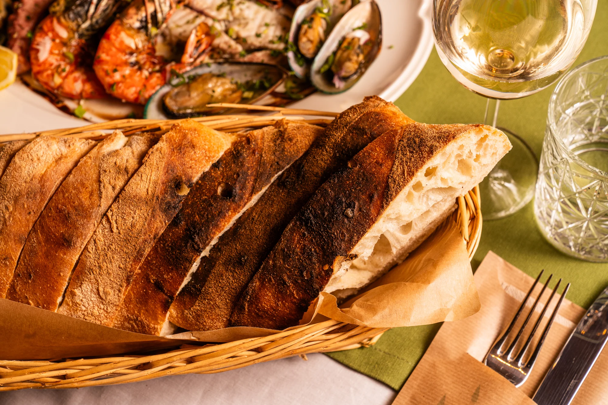 Luxusní 3chod. středomořské menu: krevety, humr i sklenka šampaňského