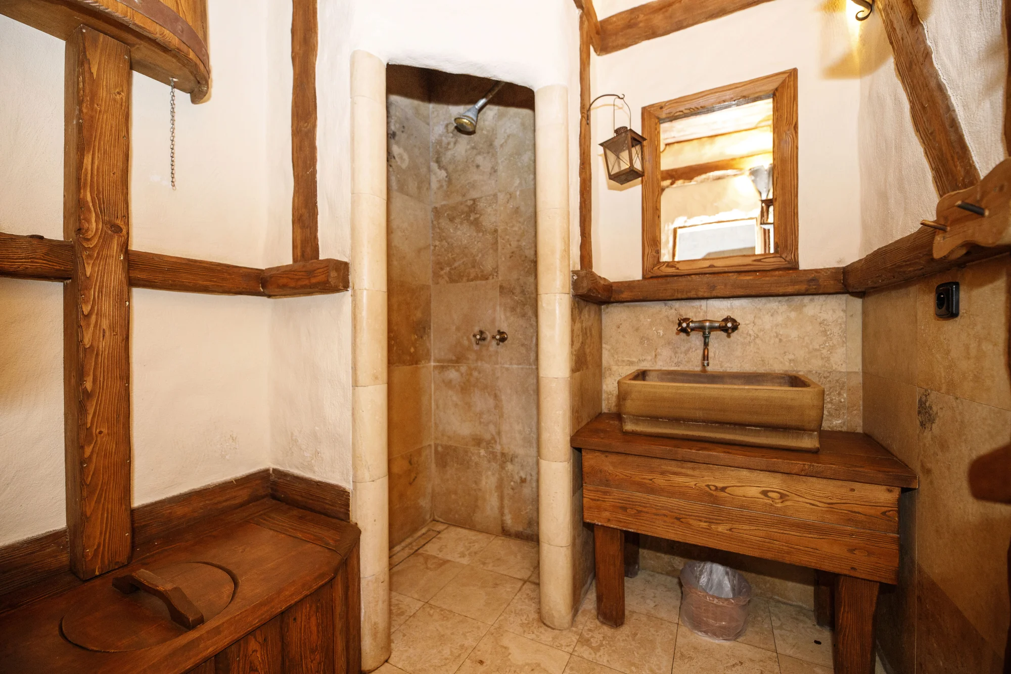 Noc plná zážitků: Středověký hotel v Dětenicích, dobový program i hostina