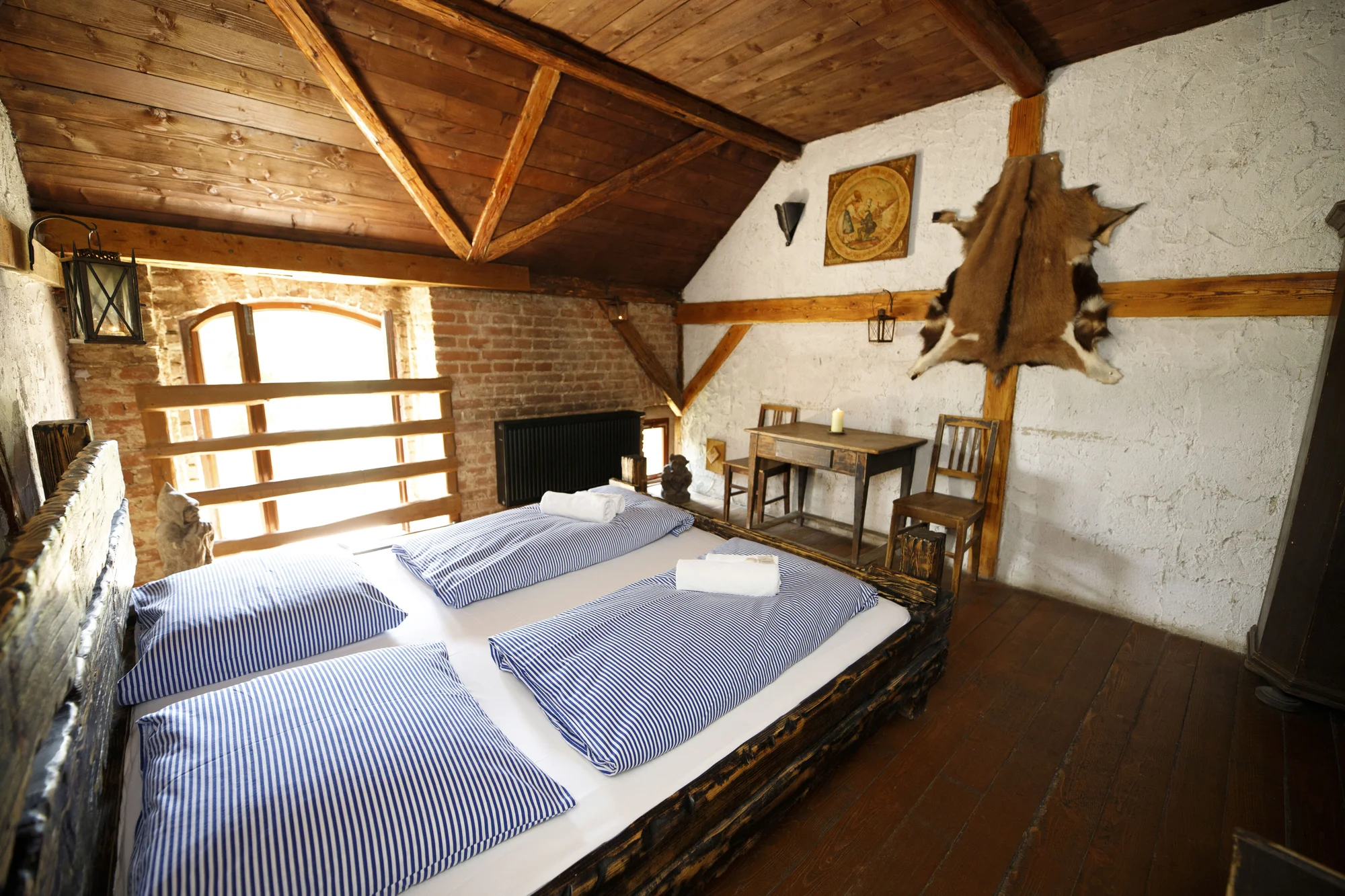 Noc plná zážitků: Středověký hotel v Dětenicích, dobový program i hostina