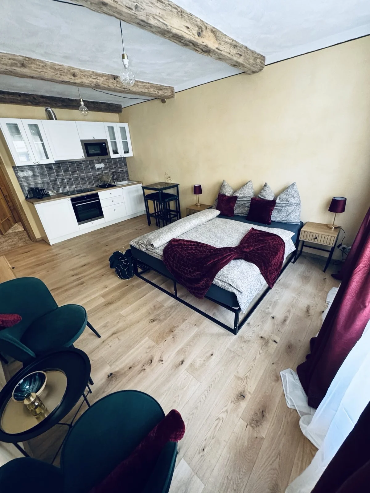 Pobyt v Třebíči: apartmán se snídaněmi, BBQ večeře i degustace whisky