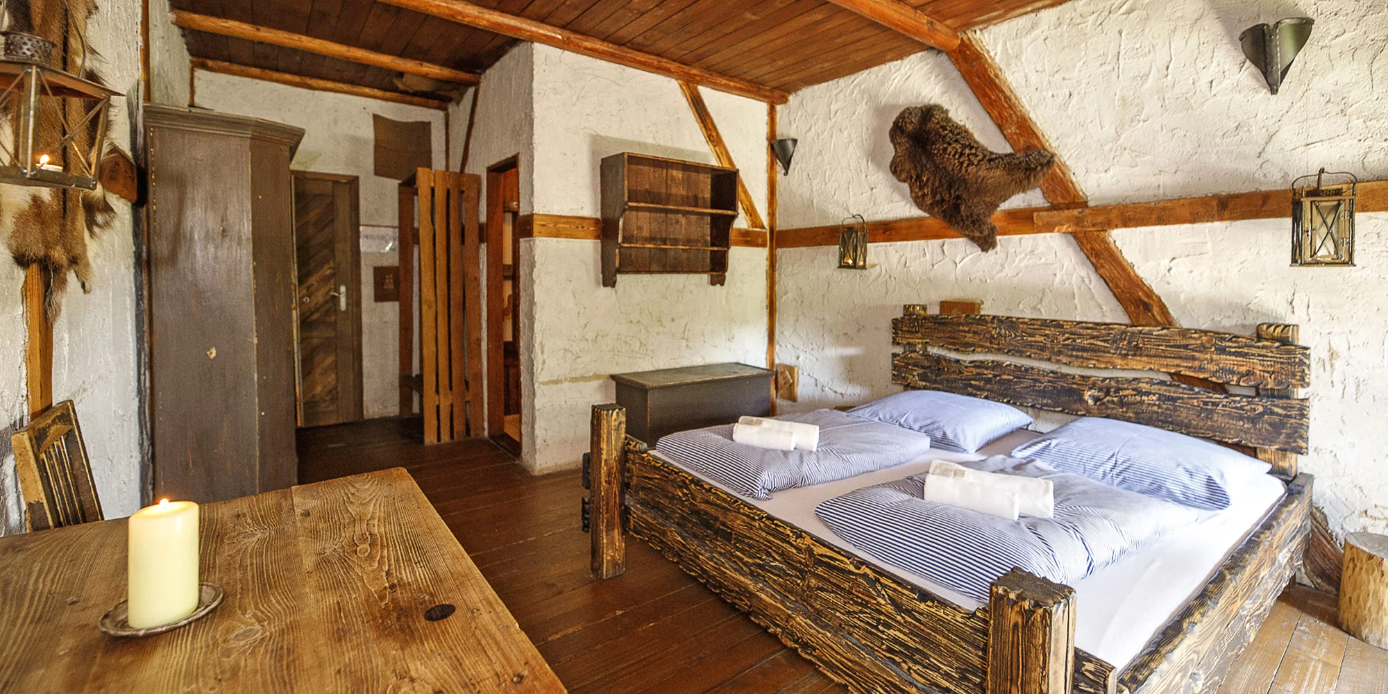Noc plná zážitků: Středověký hotel v Dětenicích, dobový program i hostina