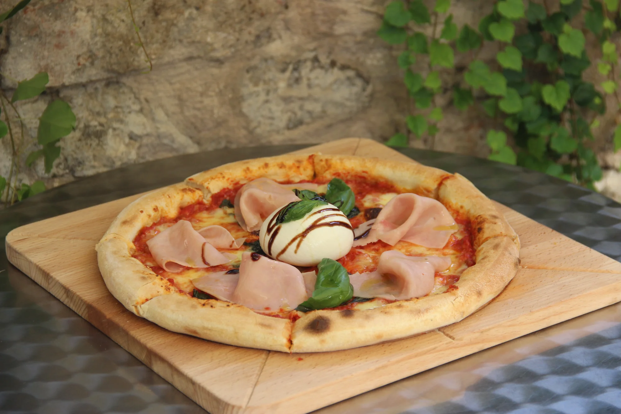 Italská pizza (⌀ 32 cm) dle výběru: sýrová, špenátová, s pancettou i krevetami
