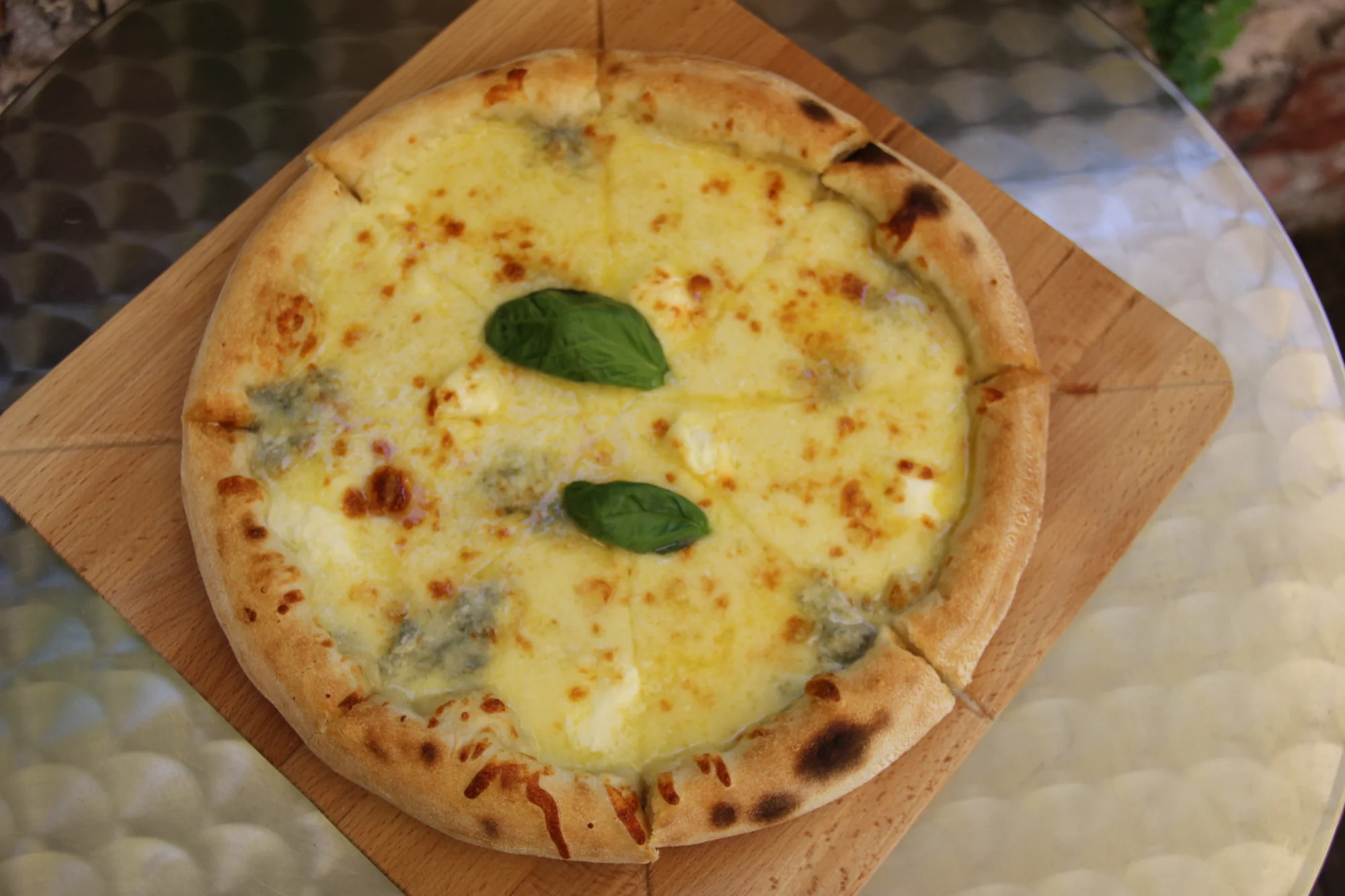 Italská pizza (⌀ 32 cm) dle výběru: sýrová, špenátová, s pancettou i krevetami