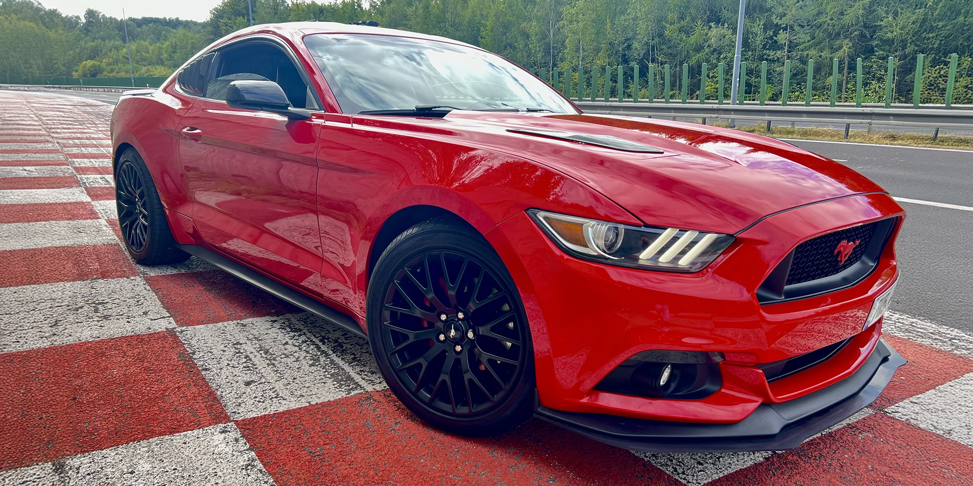 Pronájem nabušeného Fordu Mustang GT paket: 3 hod. i celý víkend