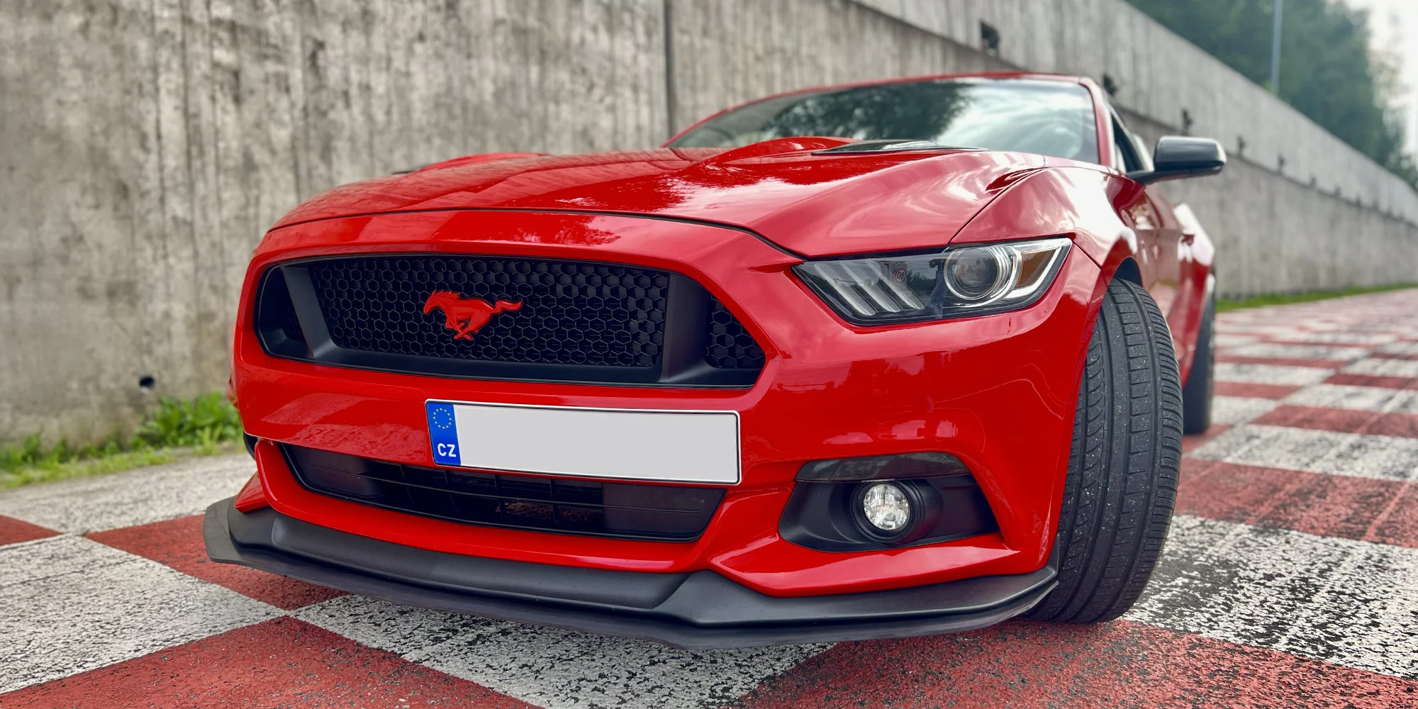 Pronájem nabušeného Fordu Mustang GT paket: 3 hod. i celý víkend