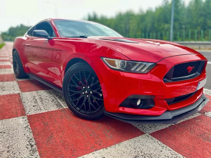 Pronájem nabušeného Fordu Mustang GT paket: 3 hod. i celý víkend