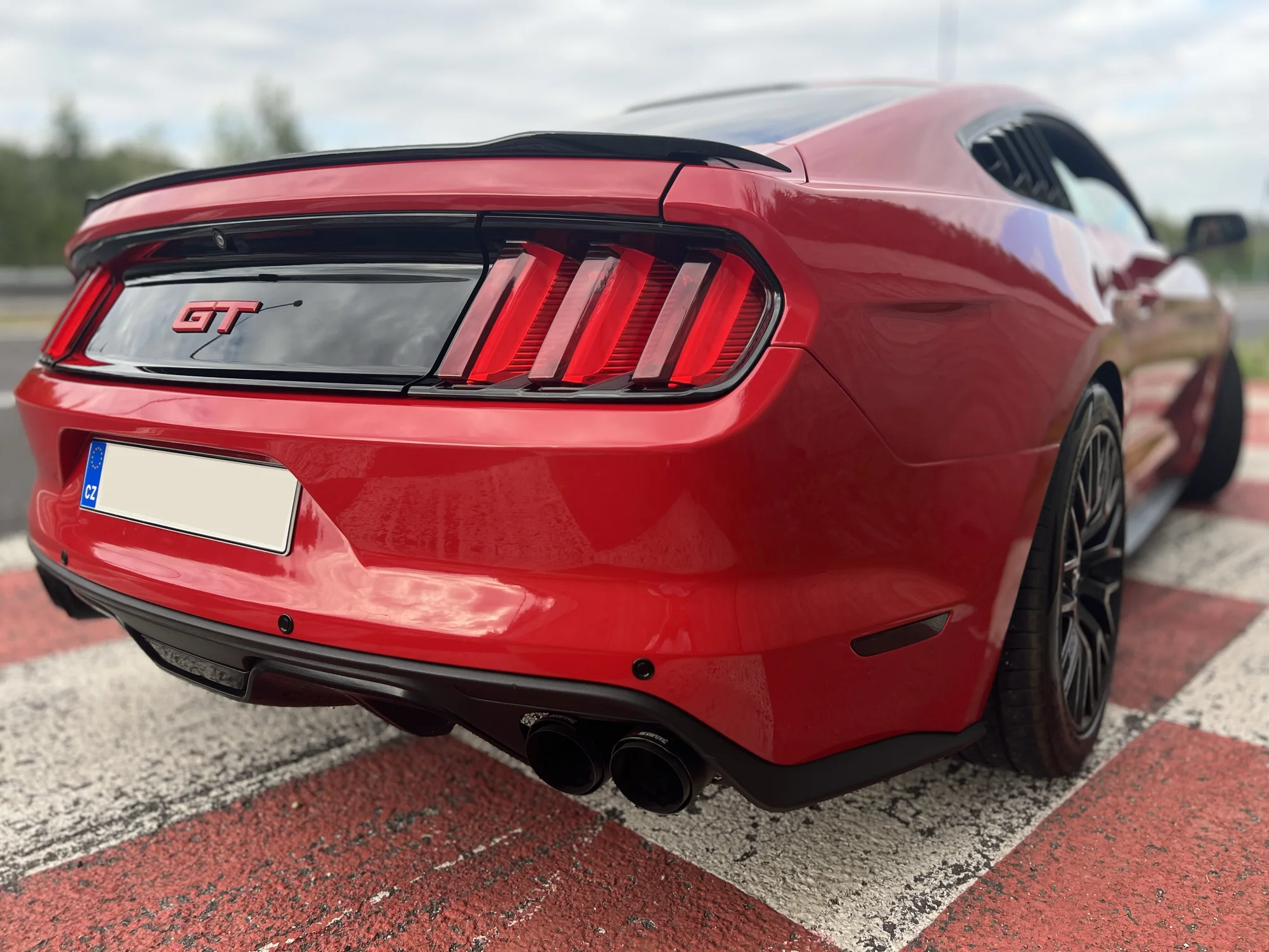 Pronájem nabušeného Fordu Mustang GT paket: 3 hod. i celý víkend