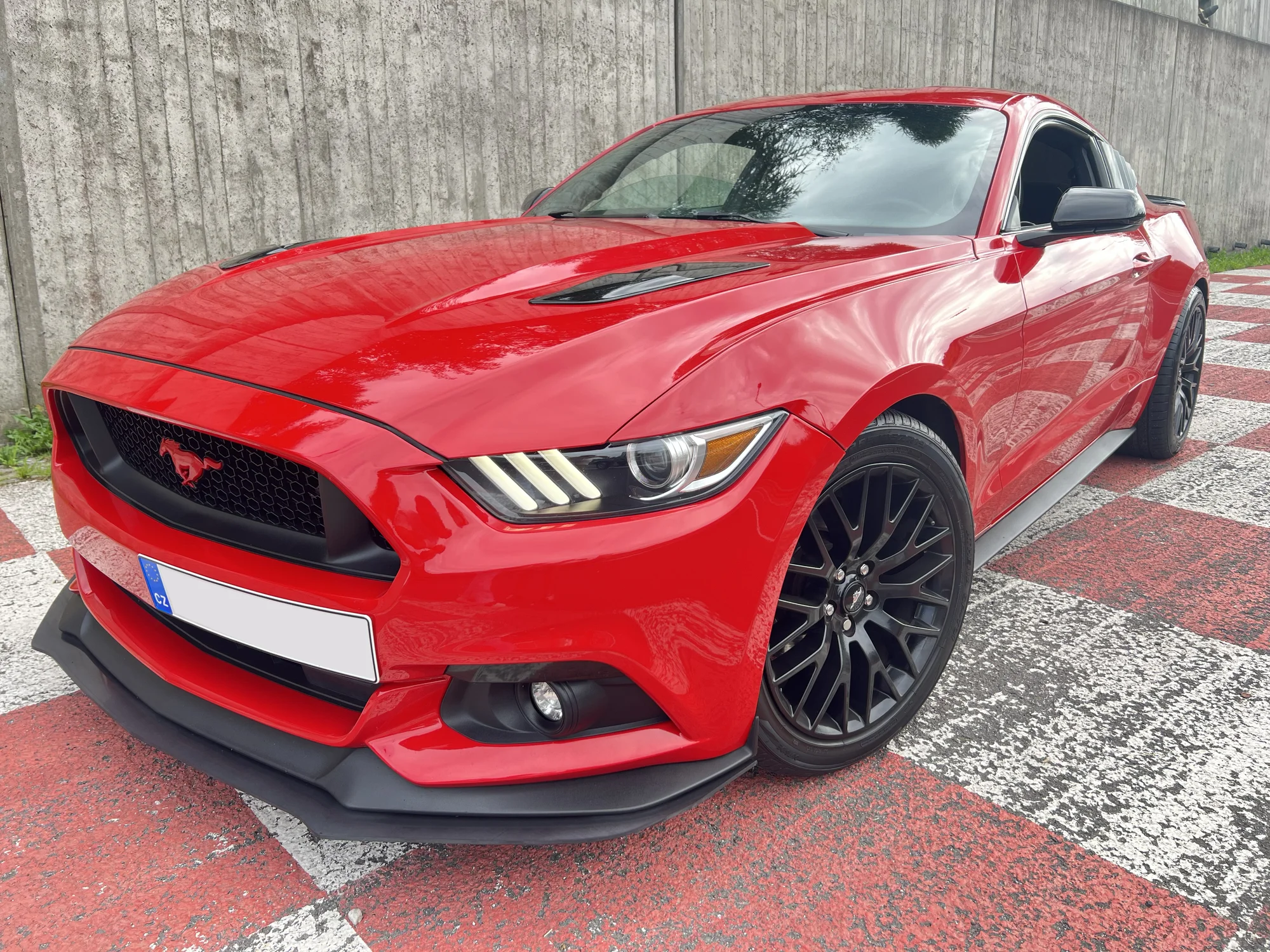 Pronájem nabušeného Fordu Mustang GT paket: 3 hod. i celý víkend