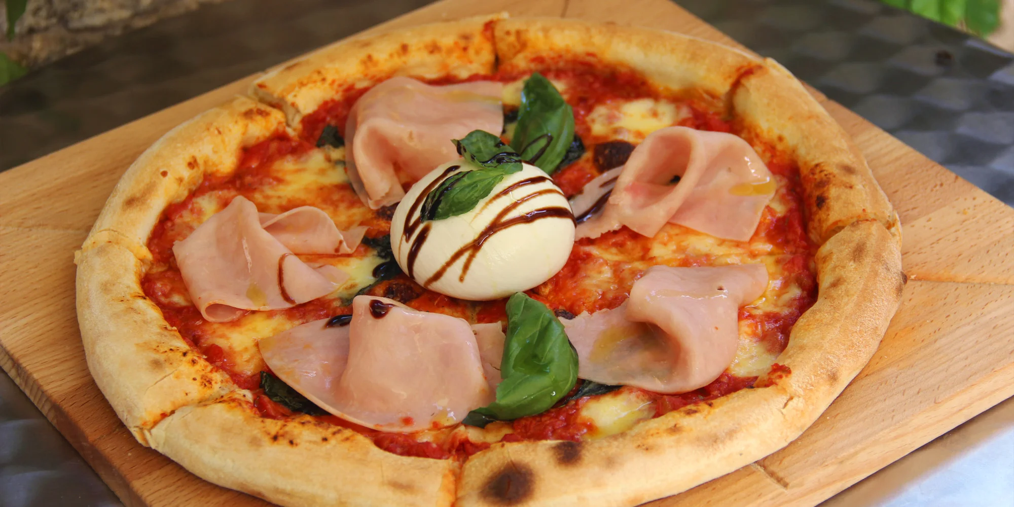 Italská pizza (⌀ 32 cm) dle výběru: sýrová, špenátová, s pancettou i krevetami
