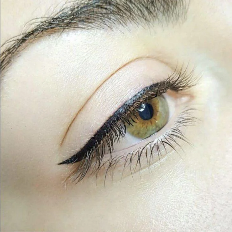 Permanentní make-up očních linek či obočí metodou microblading