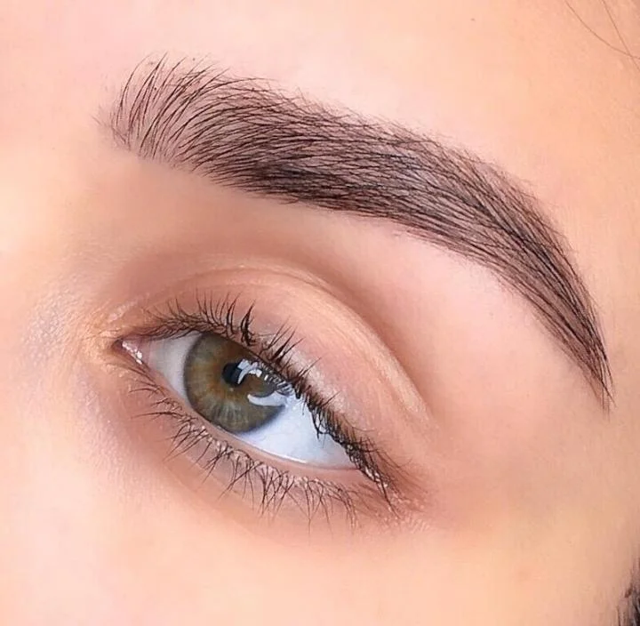 Permanentní make-up očních linek či obočí metodou microblading