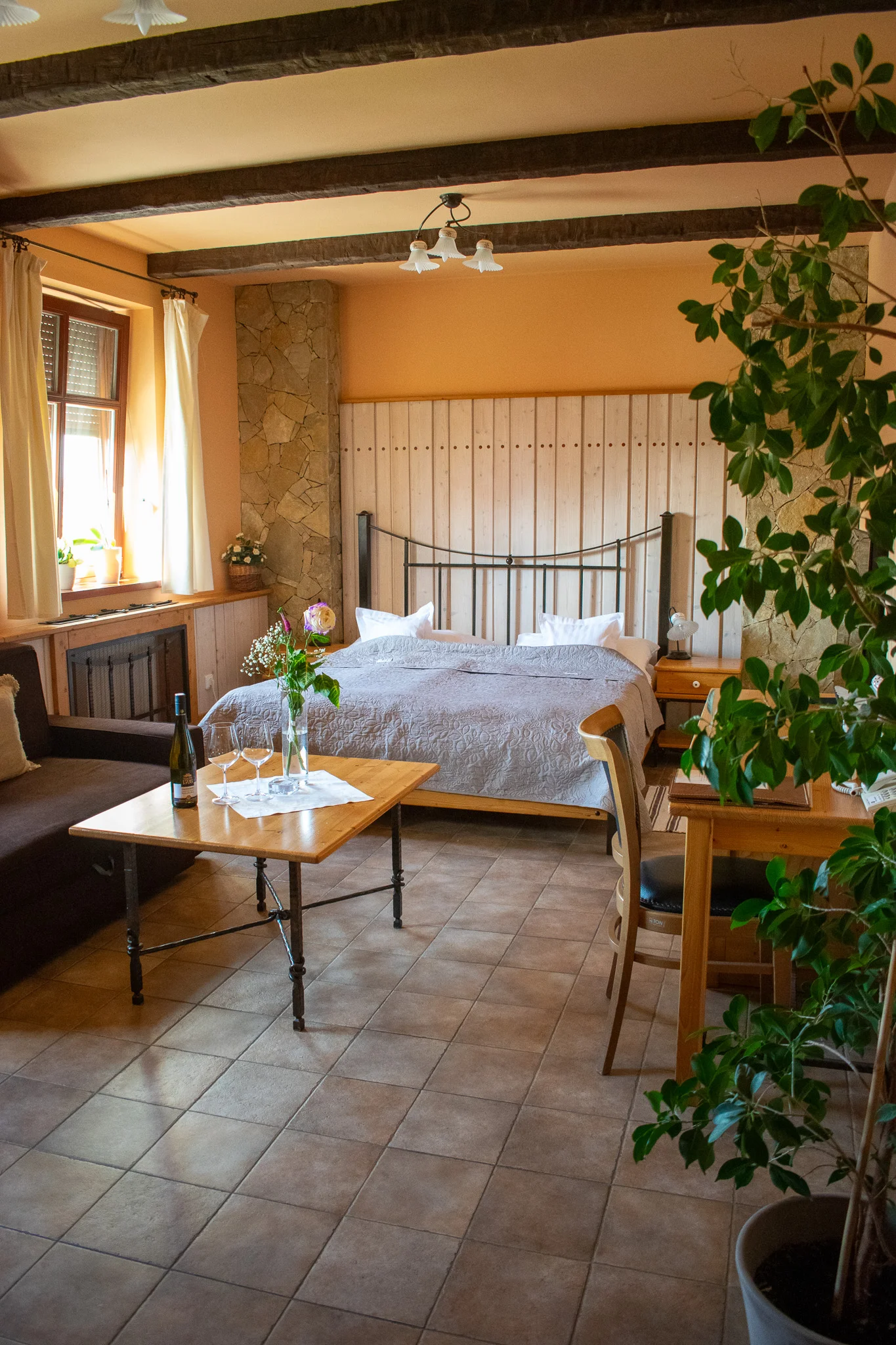 Stylový hotel na jižní Moravě se snídaní, degustační večeří i lahví vína