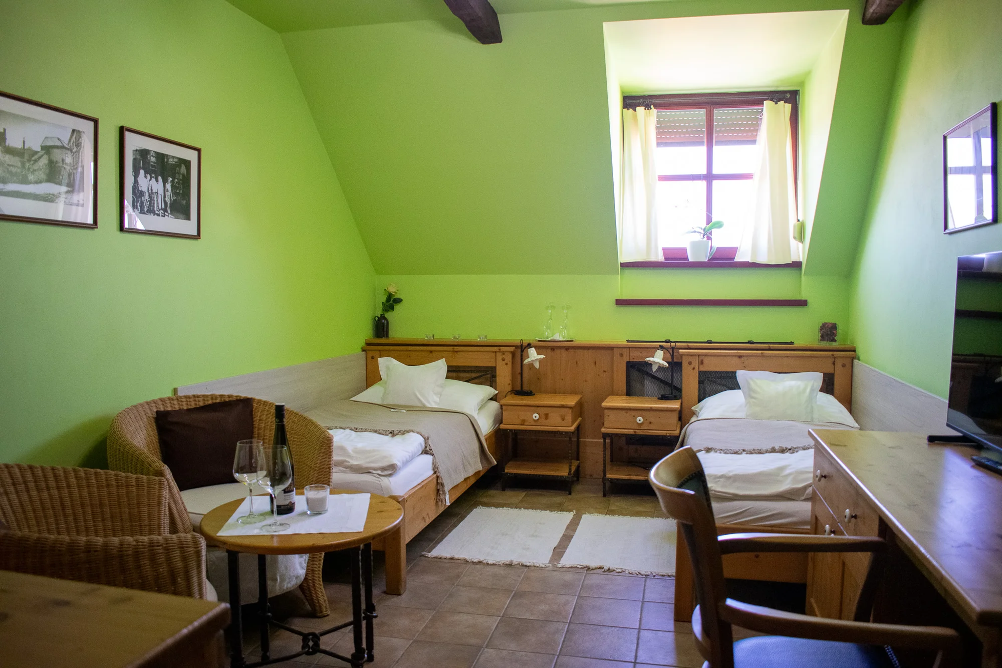 Stylový hotel na jižní Moravě se snídaní, degustační večeří i lahví vína