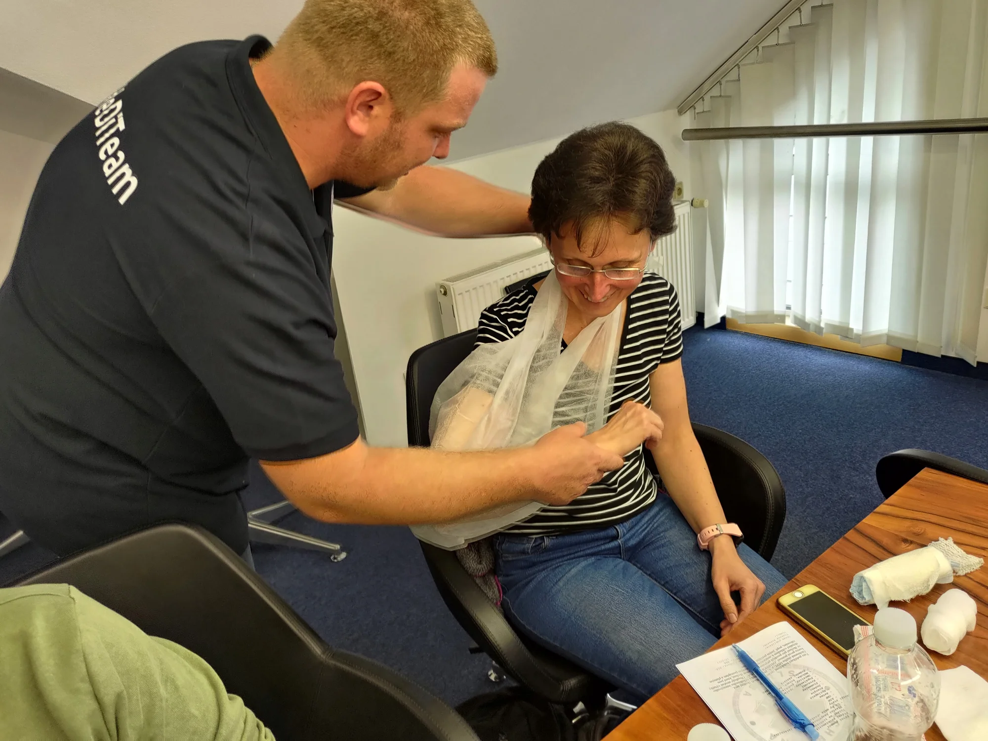 Školení první pomoci od profesionálních záchranářů: celodenní kurz teoreticky i prakticky