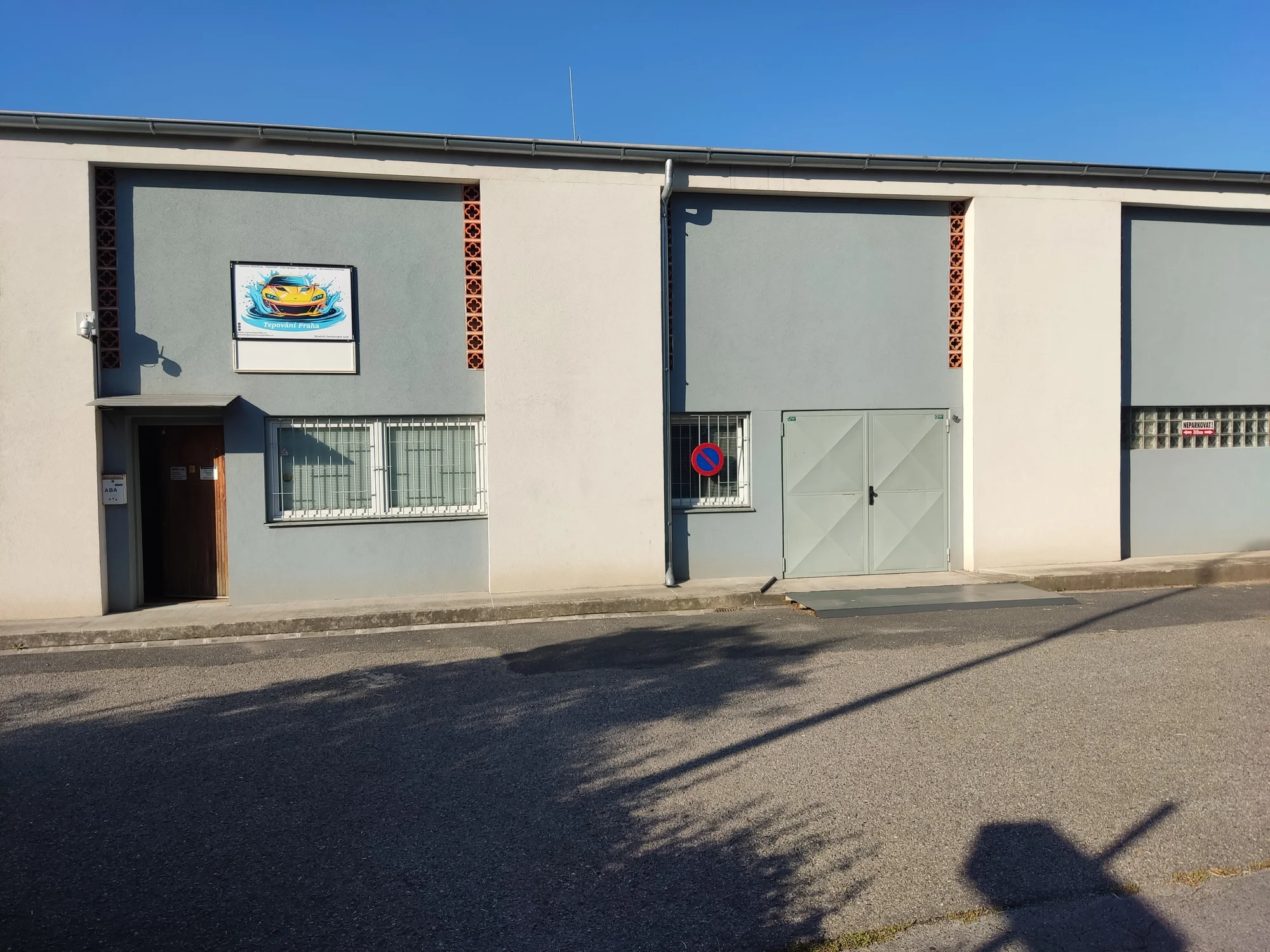Kompletní čištění čalouněného nebo koženého interiéru vozu