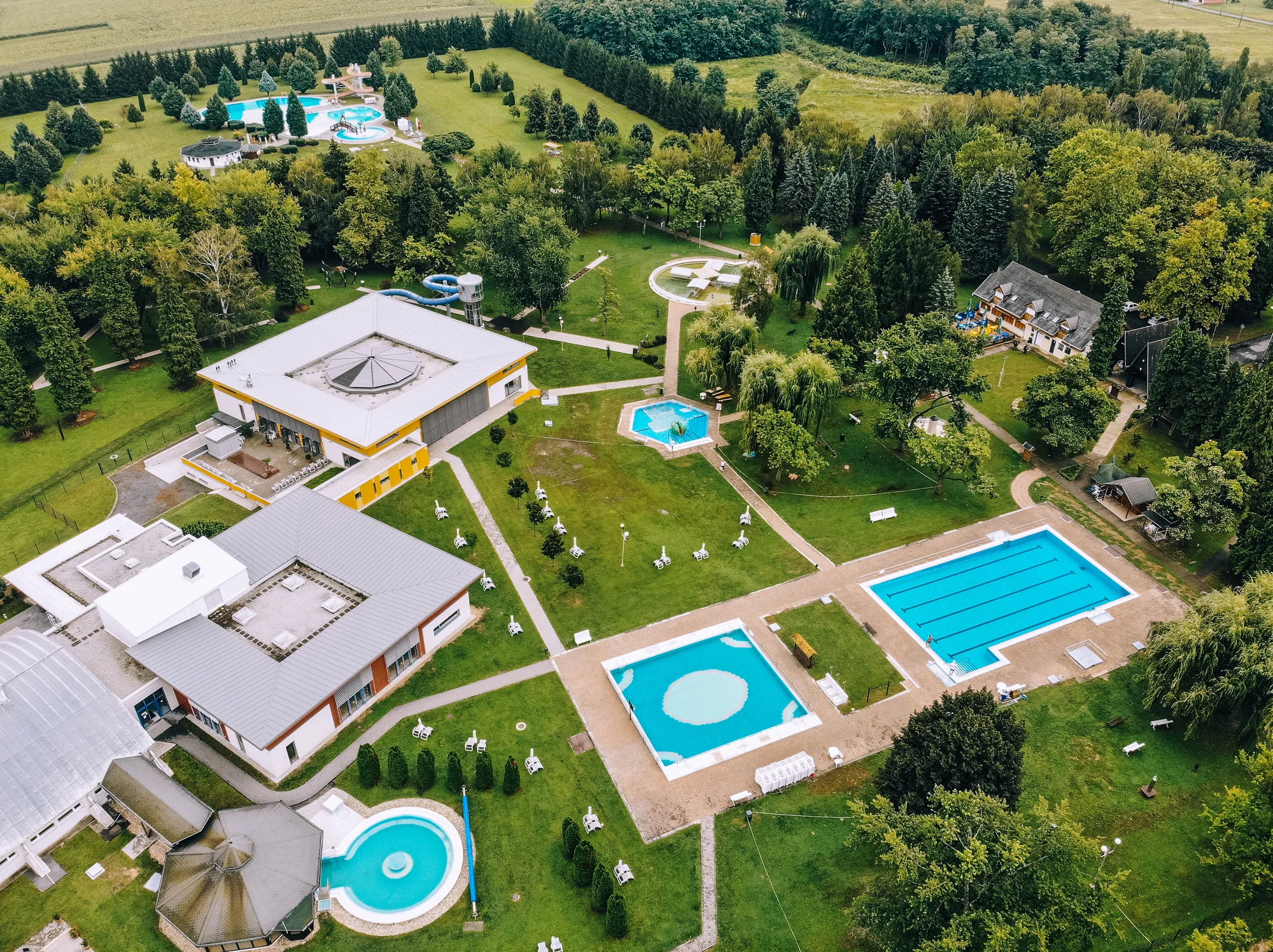 Relax v Maďarsku: 4* hotel s polopenzí, termální lázně, wellness, animace pro děti