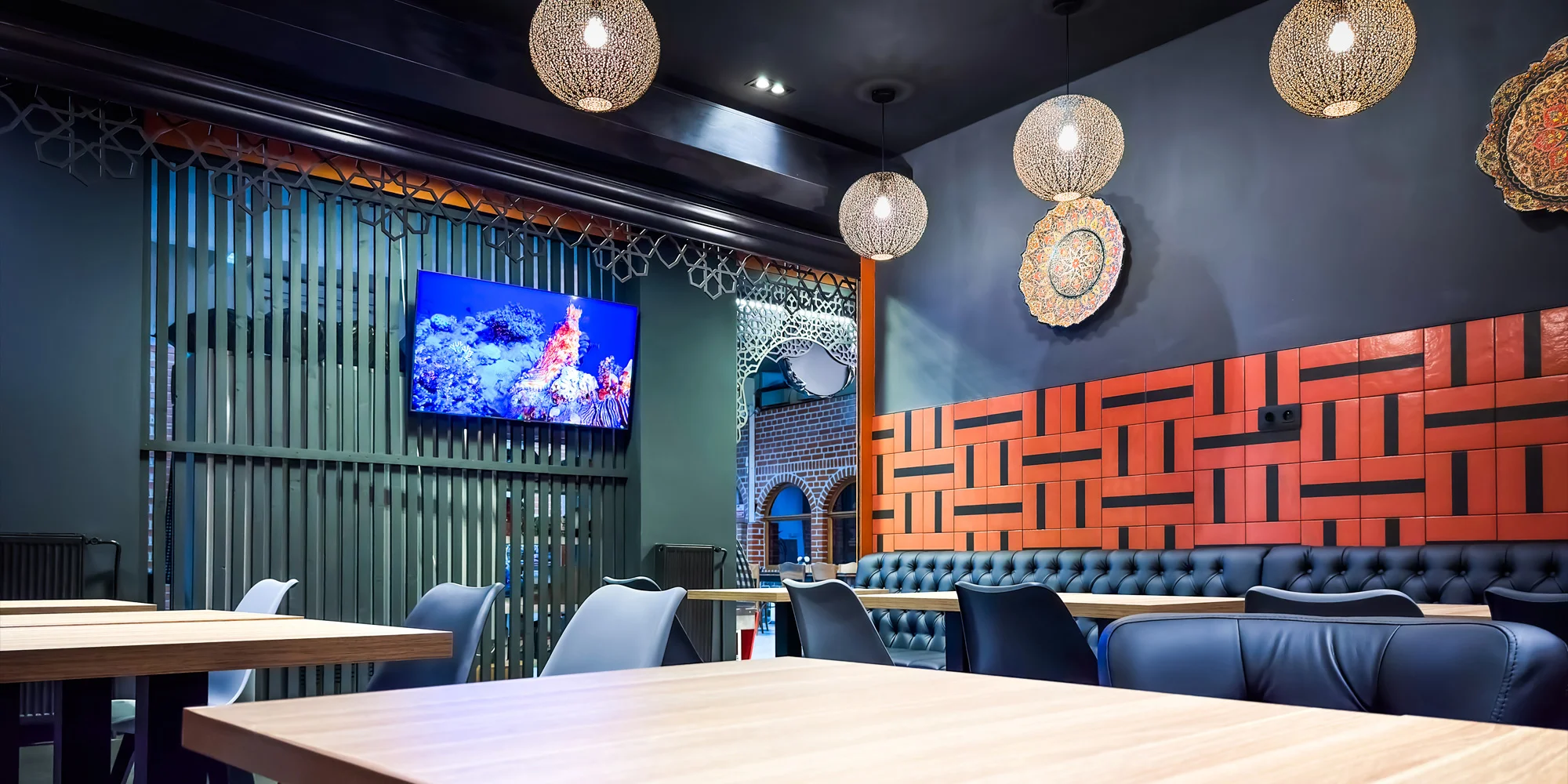 Degustační sushi set: 48 vymazlených rolek s lososem i úhořem v centru Prahy