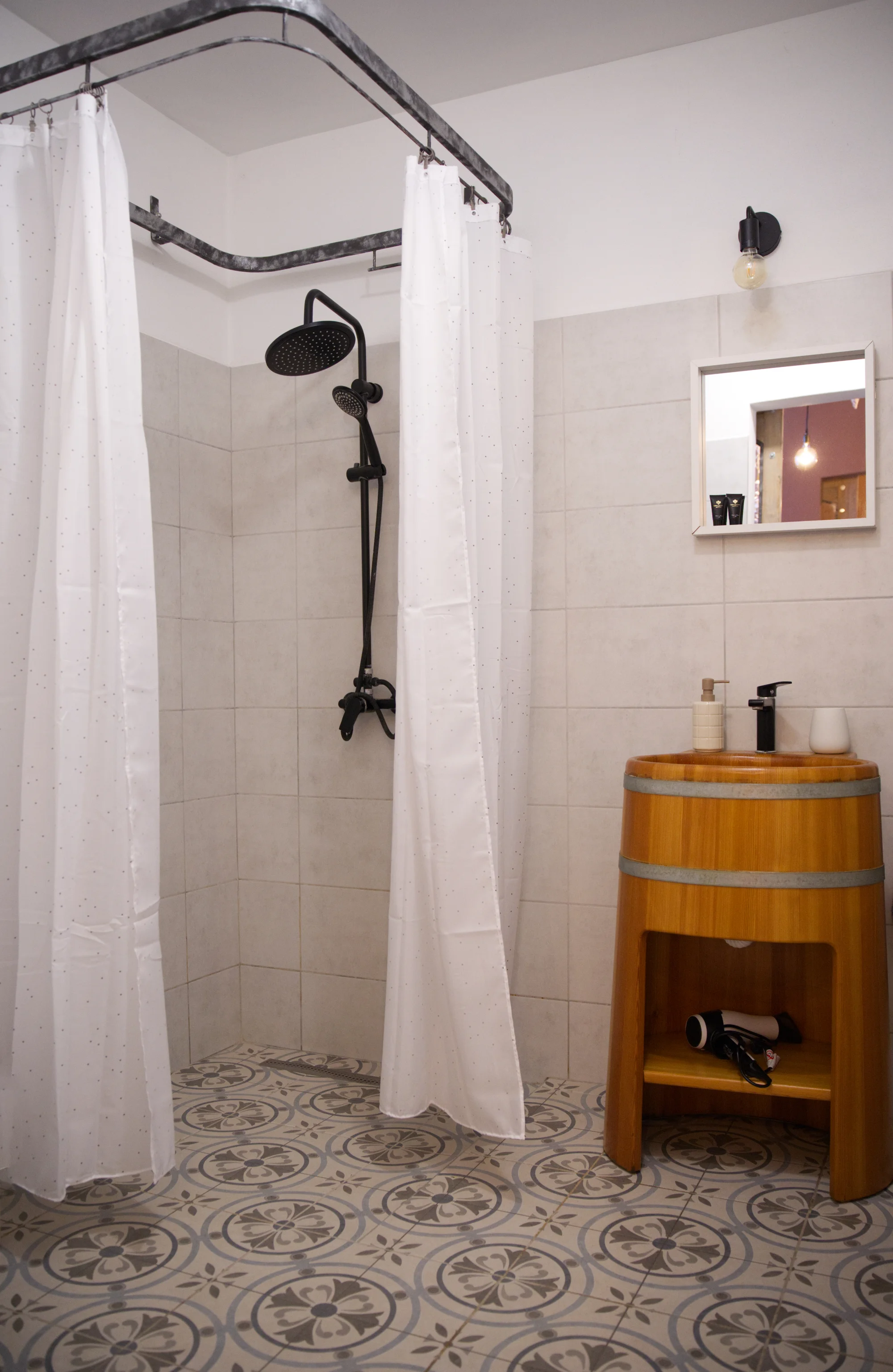 Vinné lázně jen pro vás, privátní sauna i koupací káď a neomezená konzumace vína pro 2 osoby
