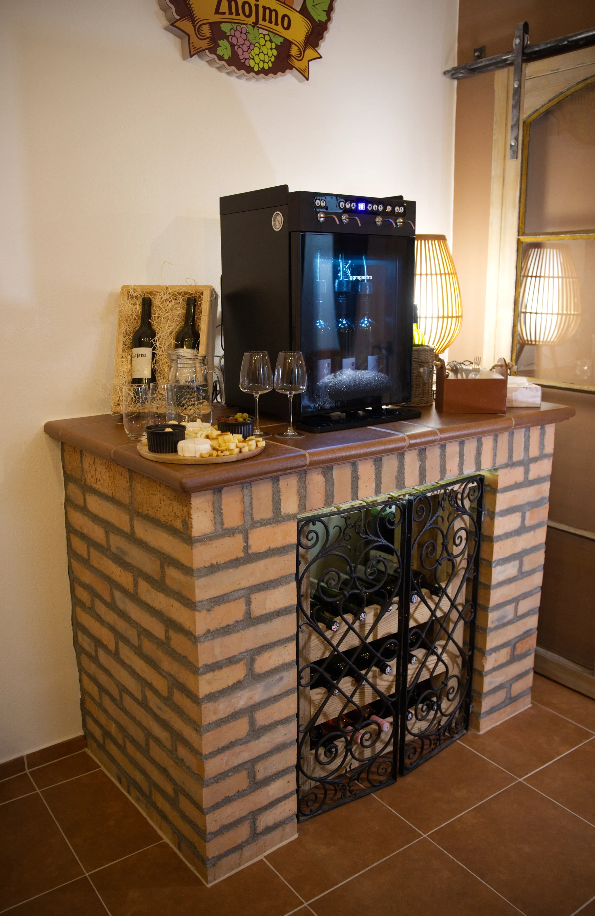 Vinné lázně jen pro vás, privátní sauna i koupací káď a neomezená konzumace vína pro 2 osoby
