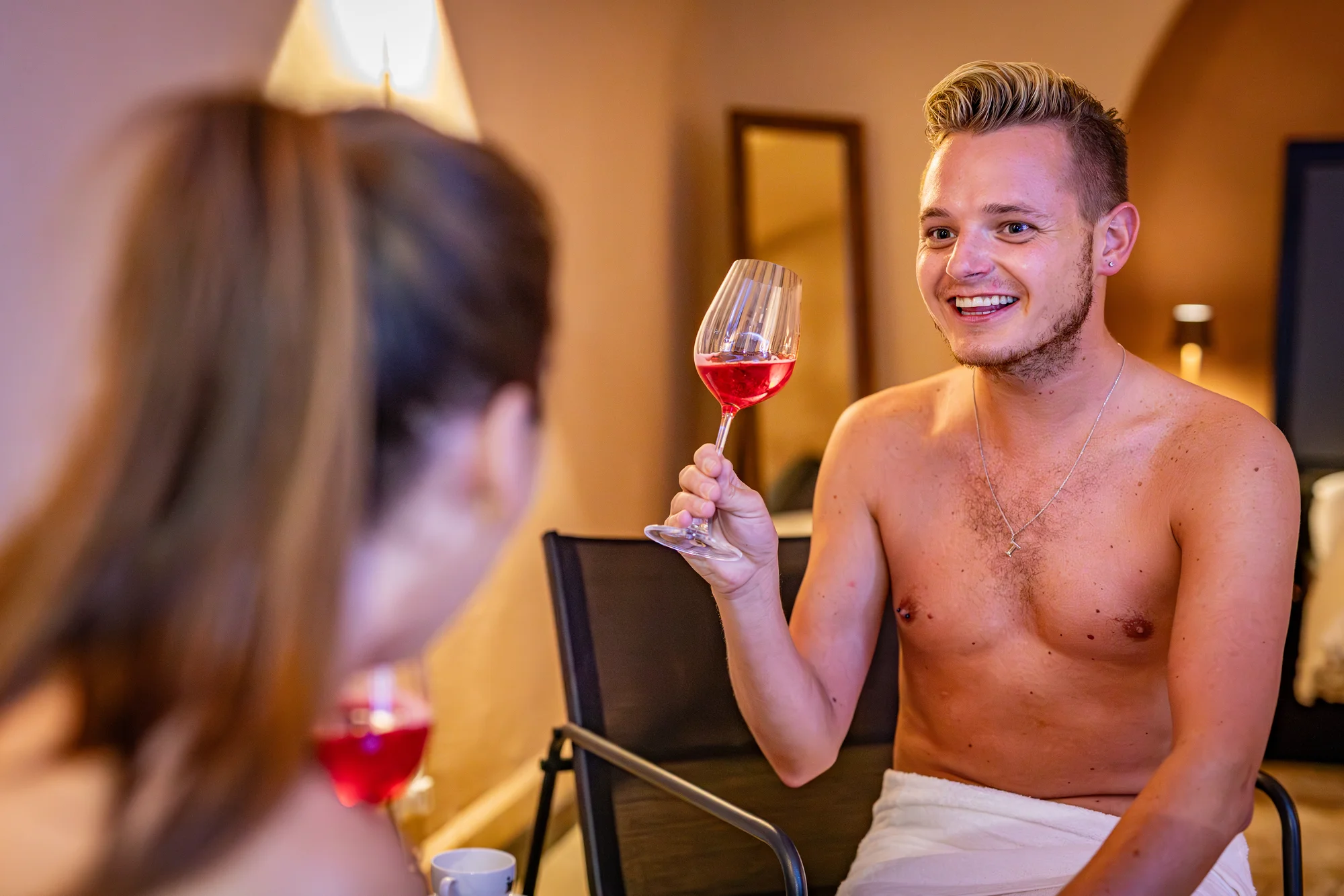 1 noc či pobyt ve wellness apartmánu v centru Znojma: levitující postel, infrasauna i víno