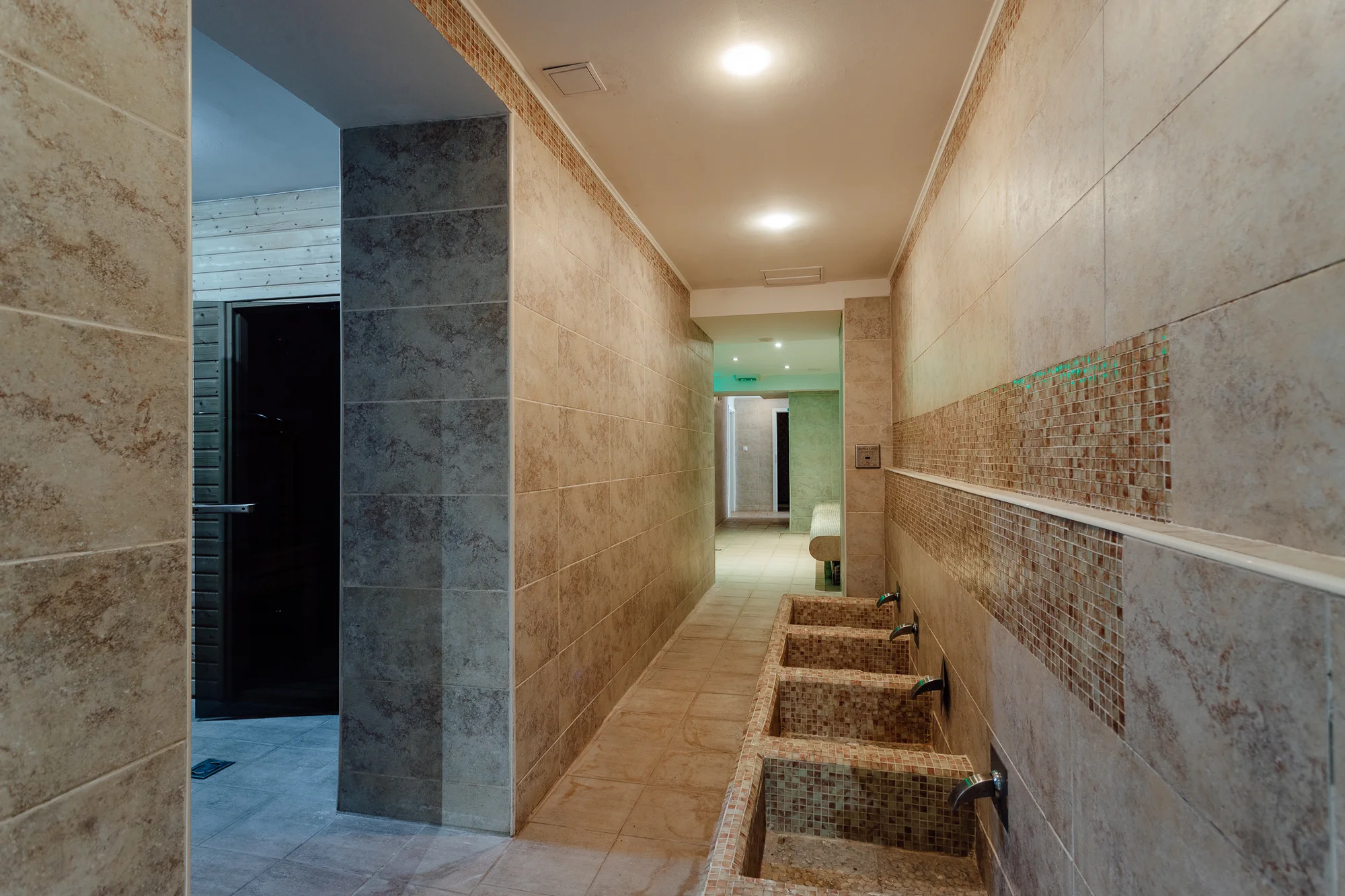 Hotel v obci Heľpa v Nízkých Tatrách: polopenze, hodina bowlingu, výlety i možnost 2hod. wellness
