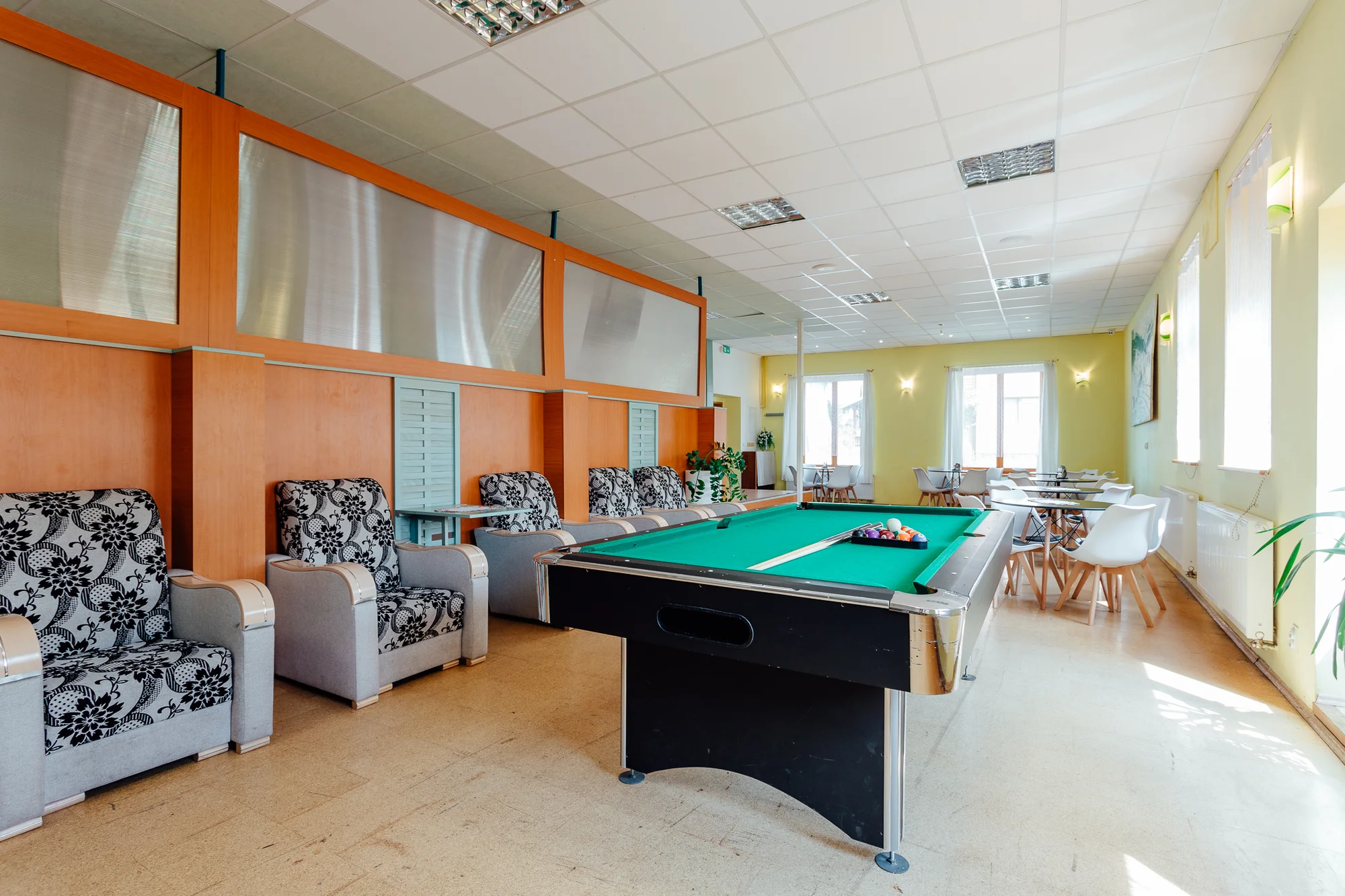 Hotel v obci Heľpa v Nízkých Tatrách: polopenze, hodina bowlingu, výlety i možnost 2hod. wellness