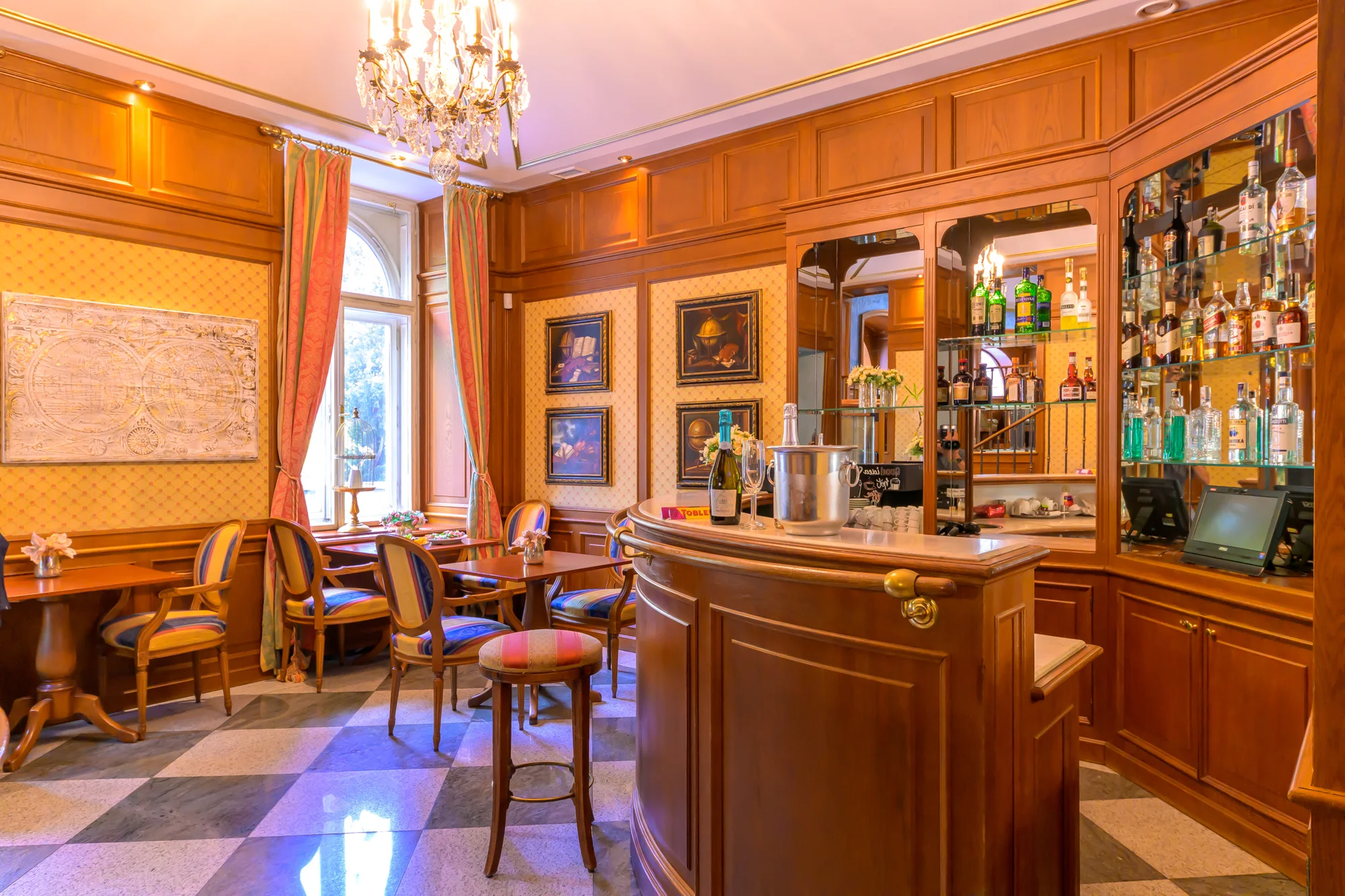 Romantika ve 4* hotelu kousek od Petřína: pobyt se snídaní