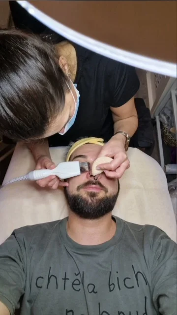 Kosmetické ošetření pro muže: pro aknózní záda či péče pro všechny typy pleti