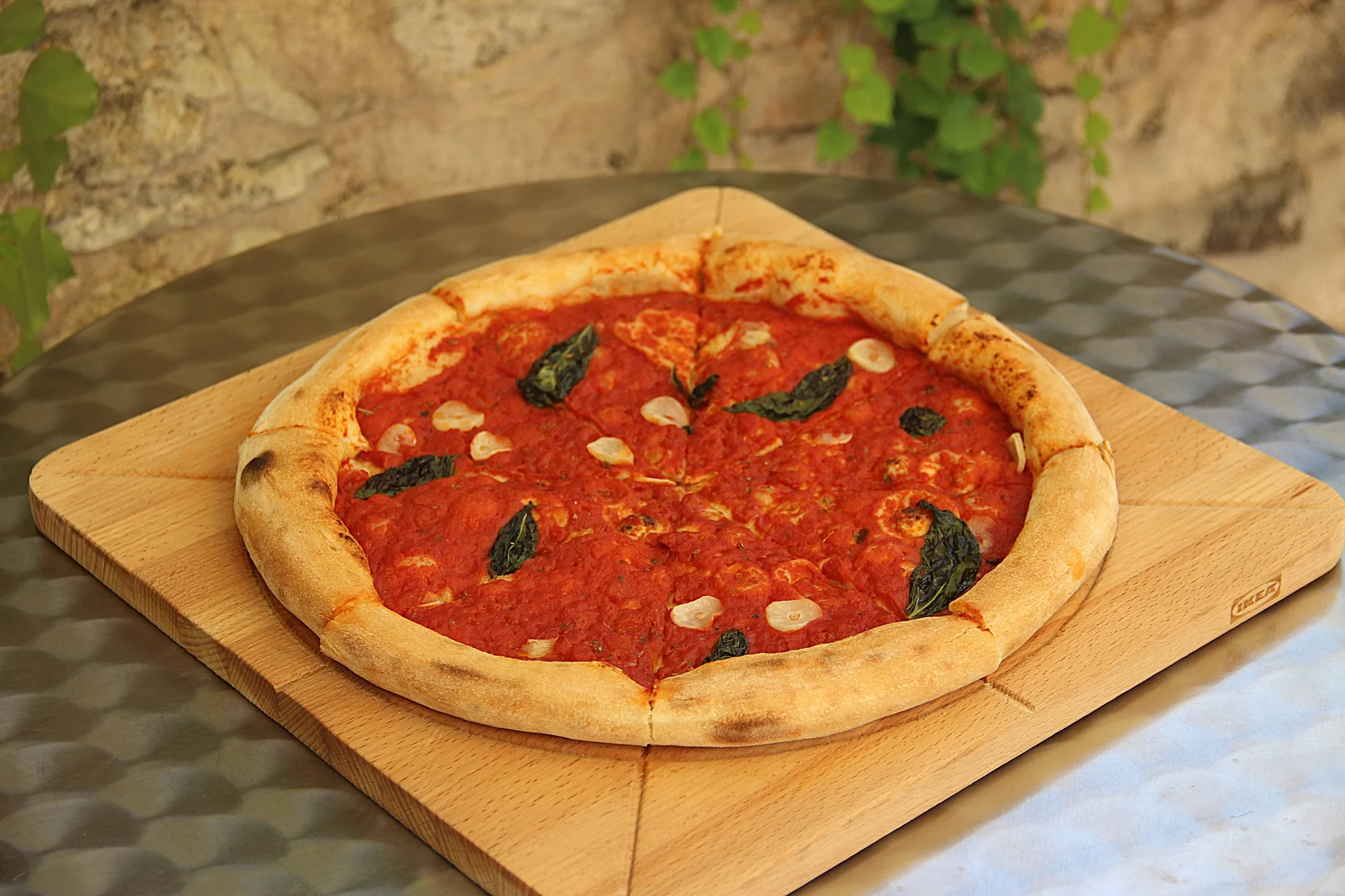 Italská pizza (⌀ 32 cm) dle výběru: sýrová, špenátová, s pancettou i krevetami